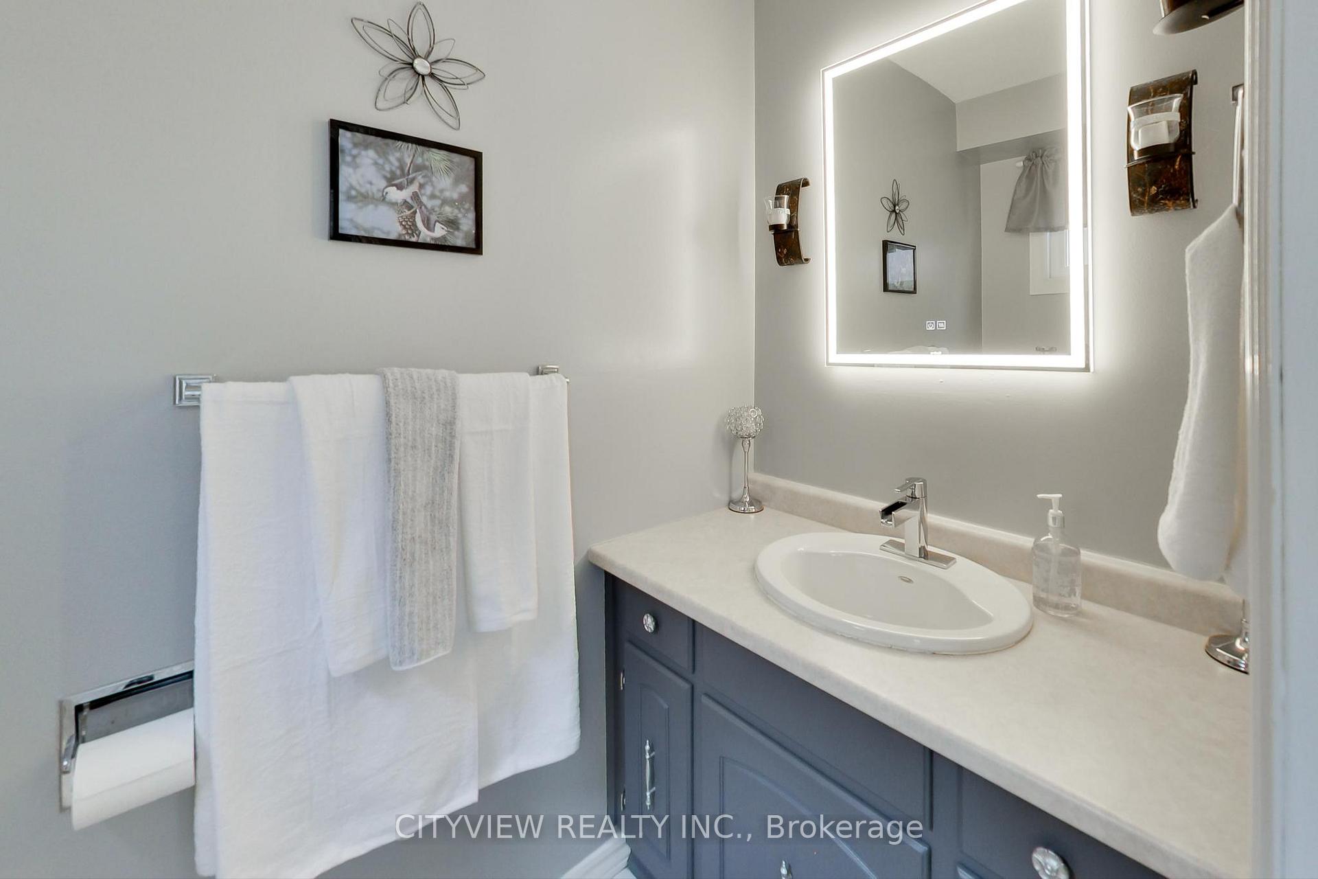 Photo 3 of 144 Primrose Crescent, Brampton, Heart Lake West — HOMEH