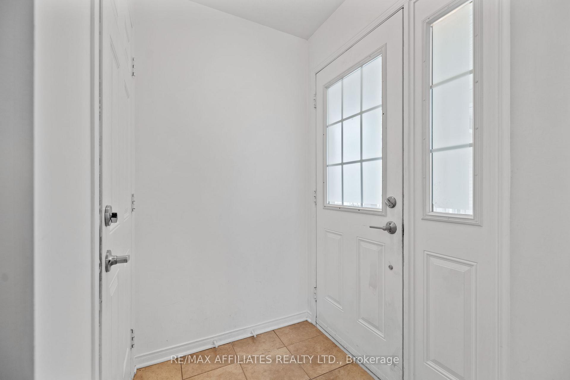 Photo 5 of 125 Osnabrook Private, Ottawa, Barrhaven - Stonebridge — HOMEH