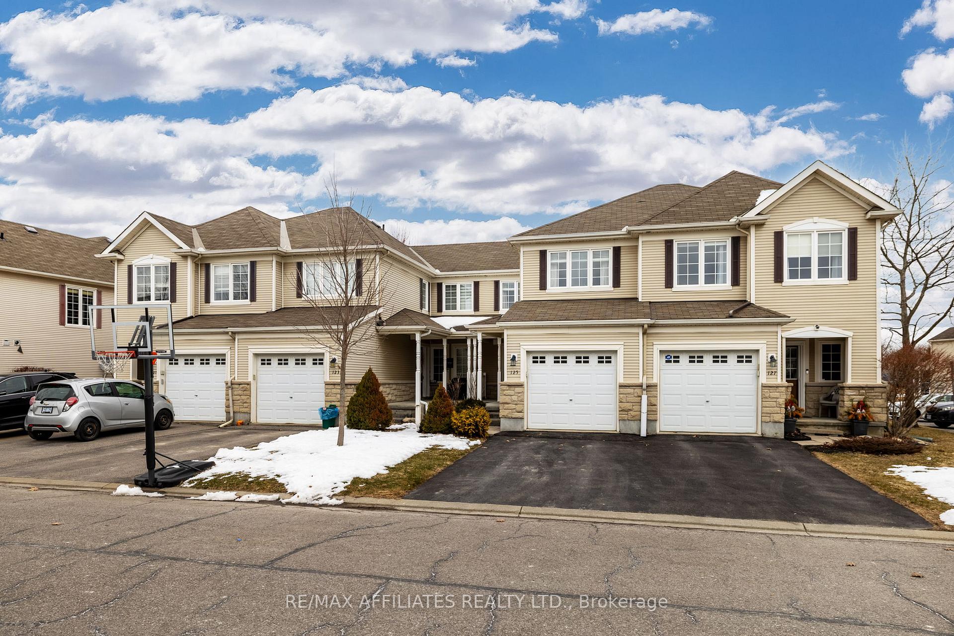 Photo 32 of 125 Osnabrook Private, Ottawa, Barrhaven - Stonebridge — HOMEH