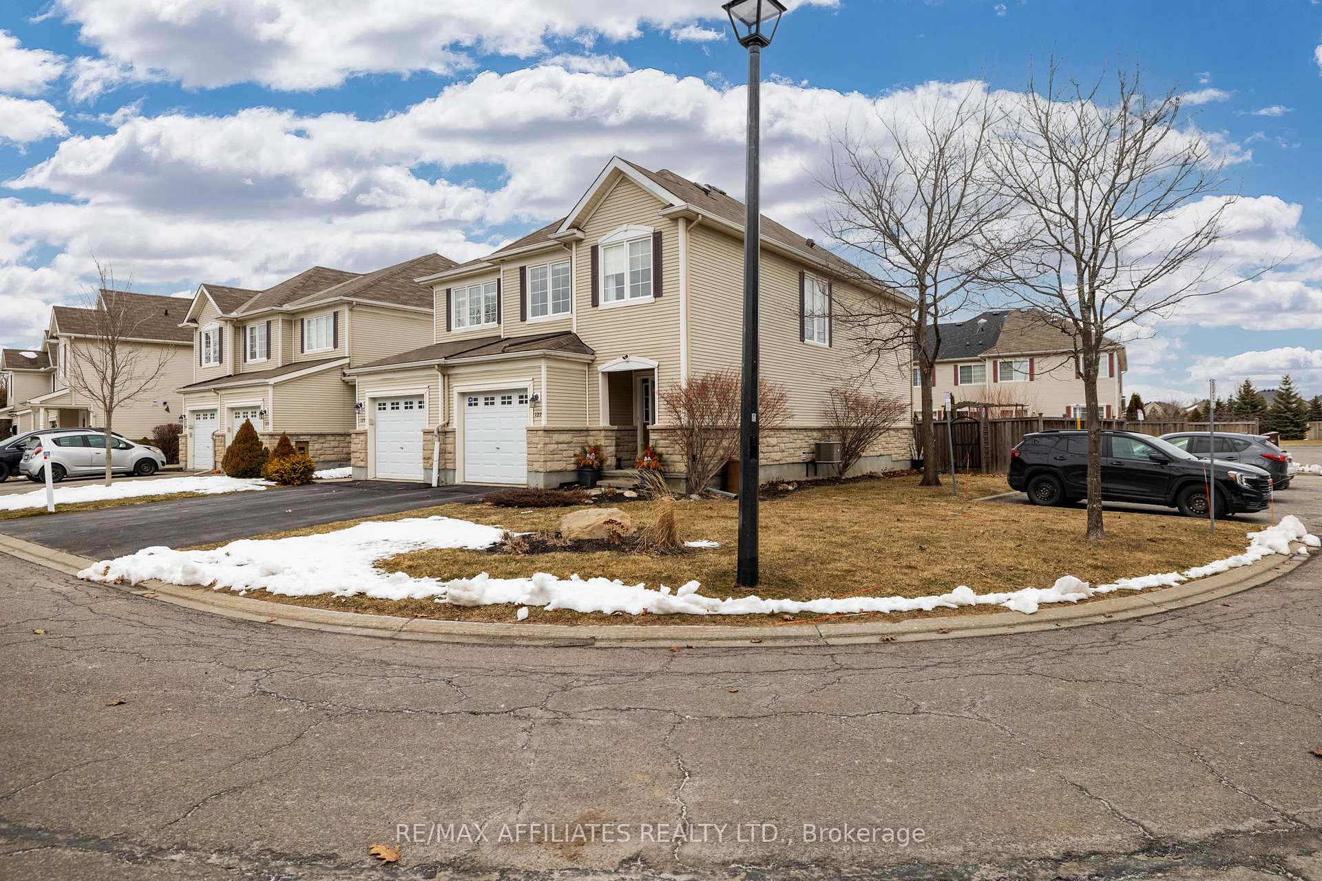 Photo 33 of 125 Osnabrook Private, Ottawa, Barrhaven - Stonebridge — HOMEH