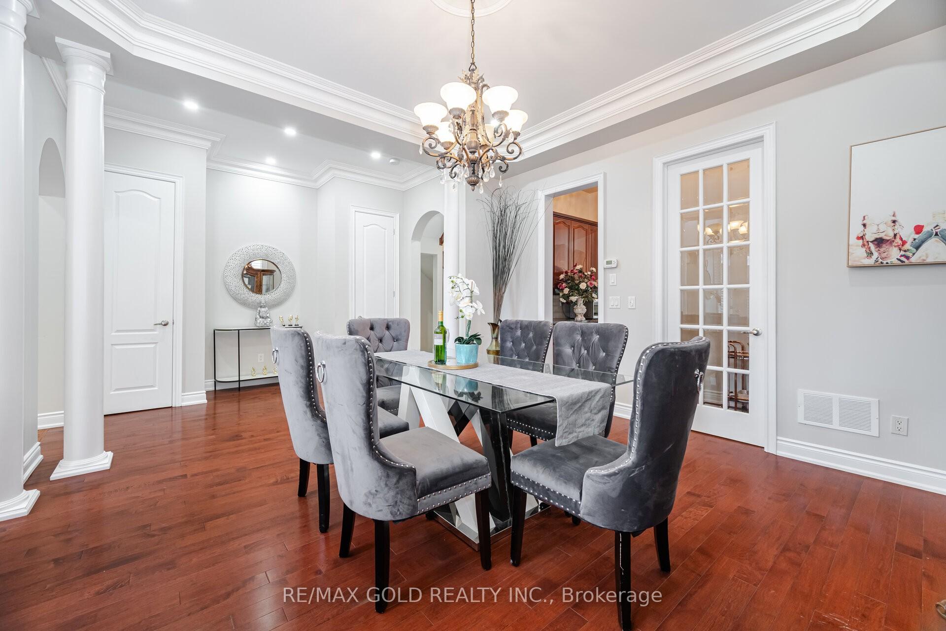 Photo 3 of 40 Vespahills Crescent, Brampton, Bram East — HOMEH