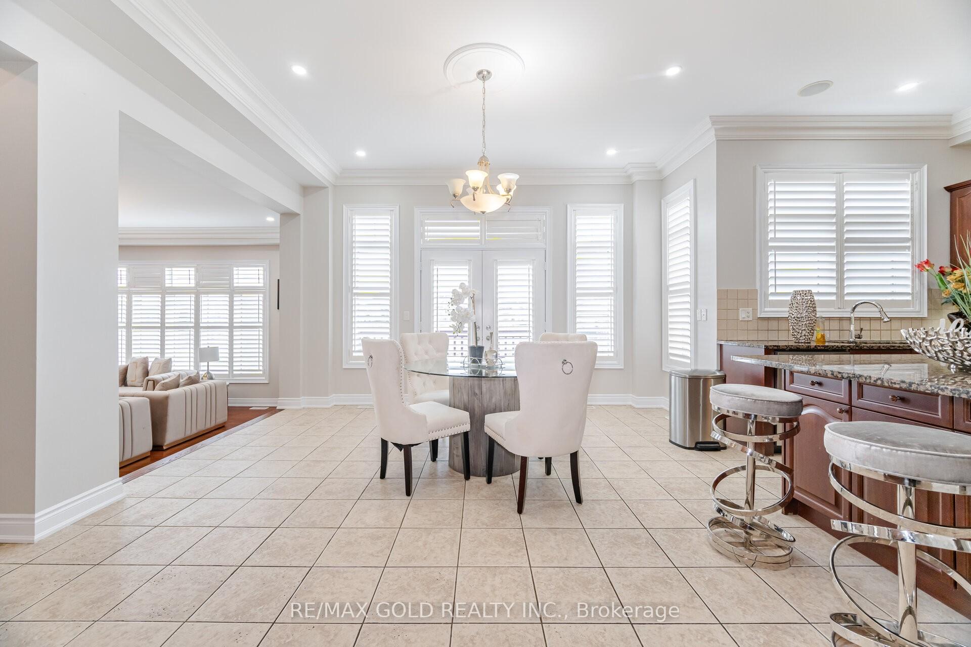 Photo 5 of 40 Vespahills Crescent, Brampton, Bram East — HOMEH