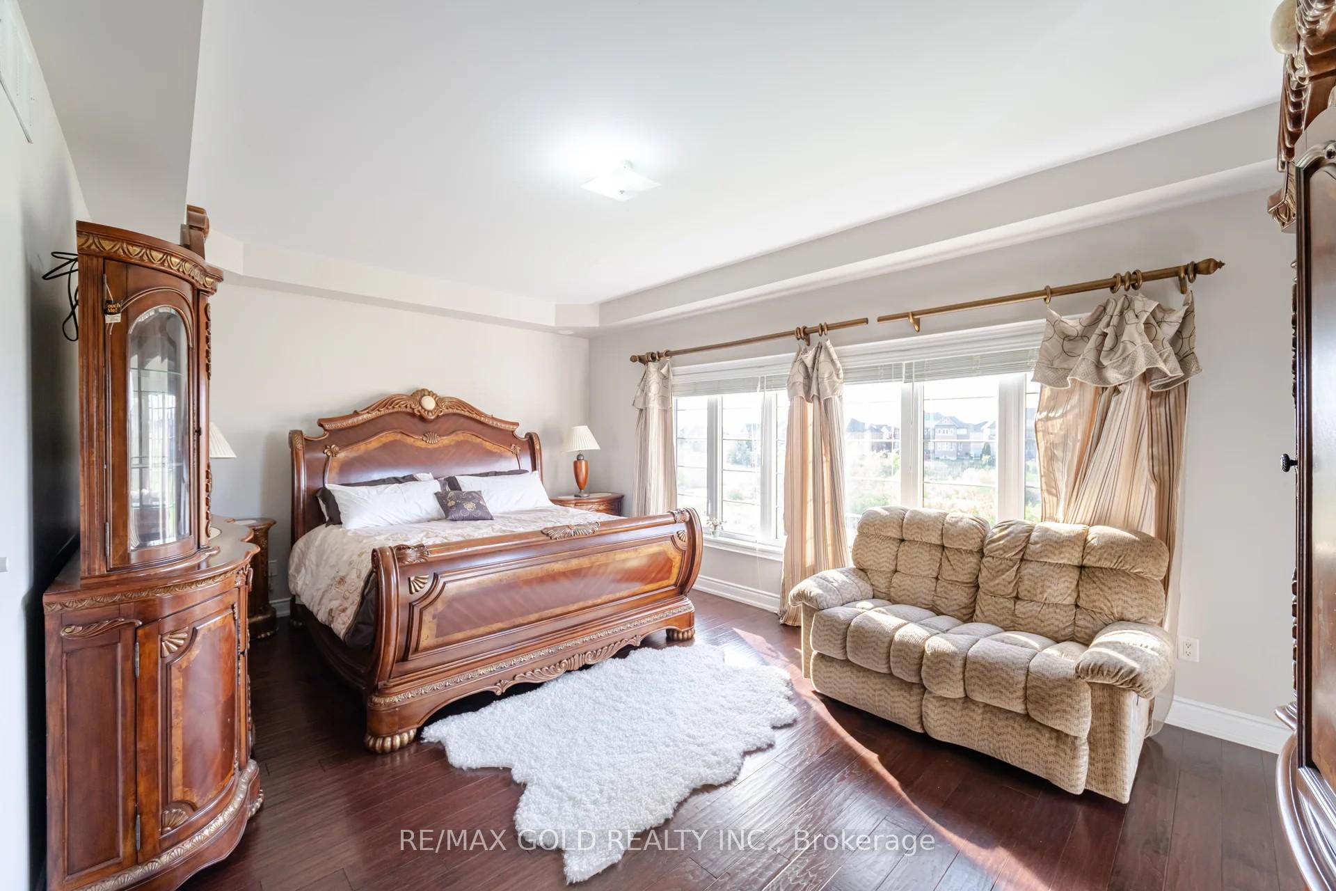 Photo 8 of 40 Vespahills Crescent, Brampton, Bram East — HOMEH