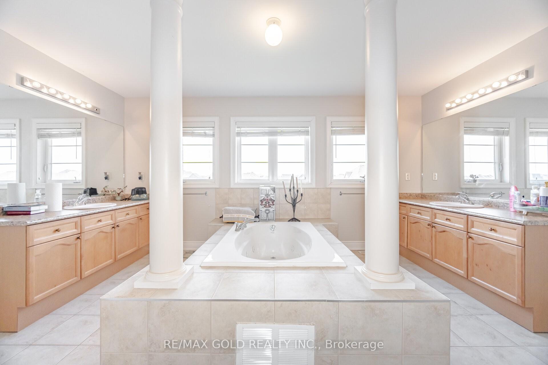 Photo 10 of 40 Vespahills Crescent, Brampton, Bram East — HOMEH