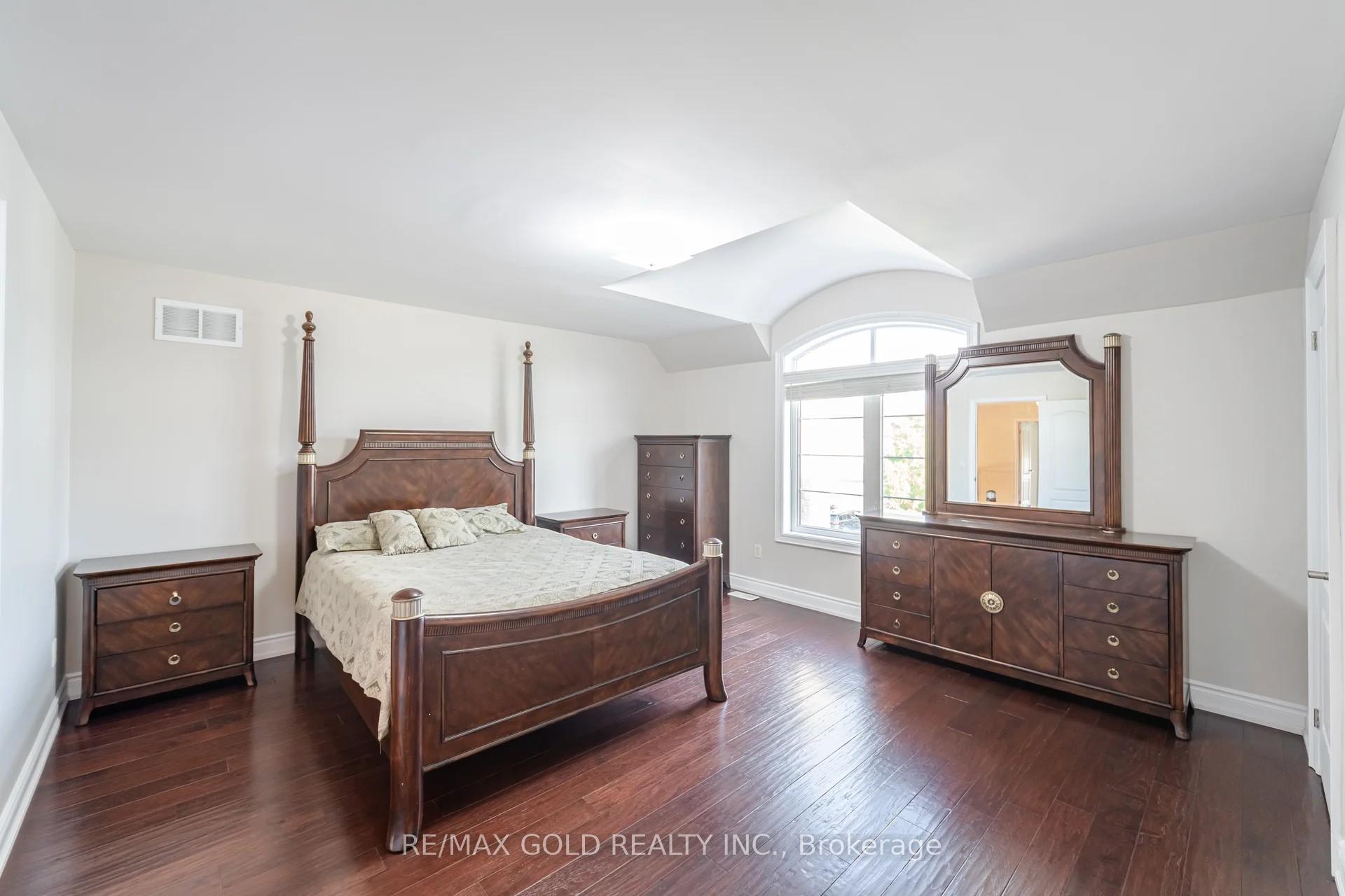 Photo 11 of 40 Vespahills Crescent, Brampton, Bram East — HOMEH