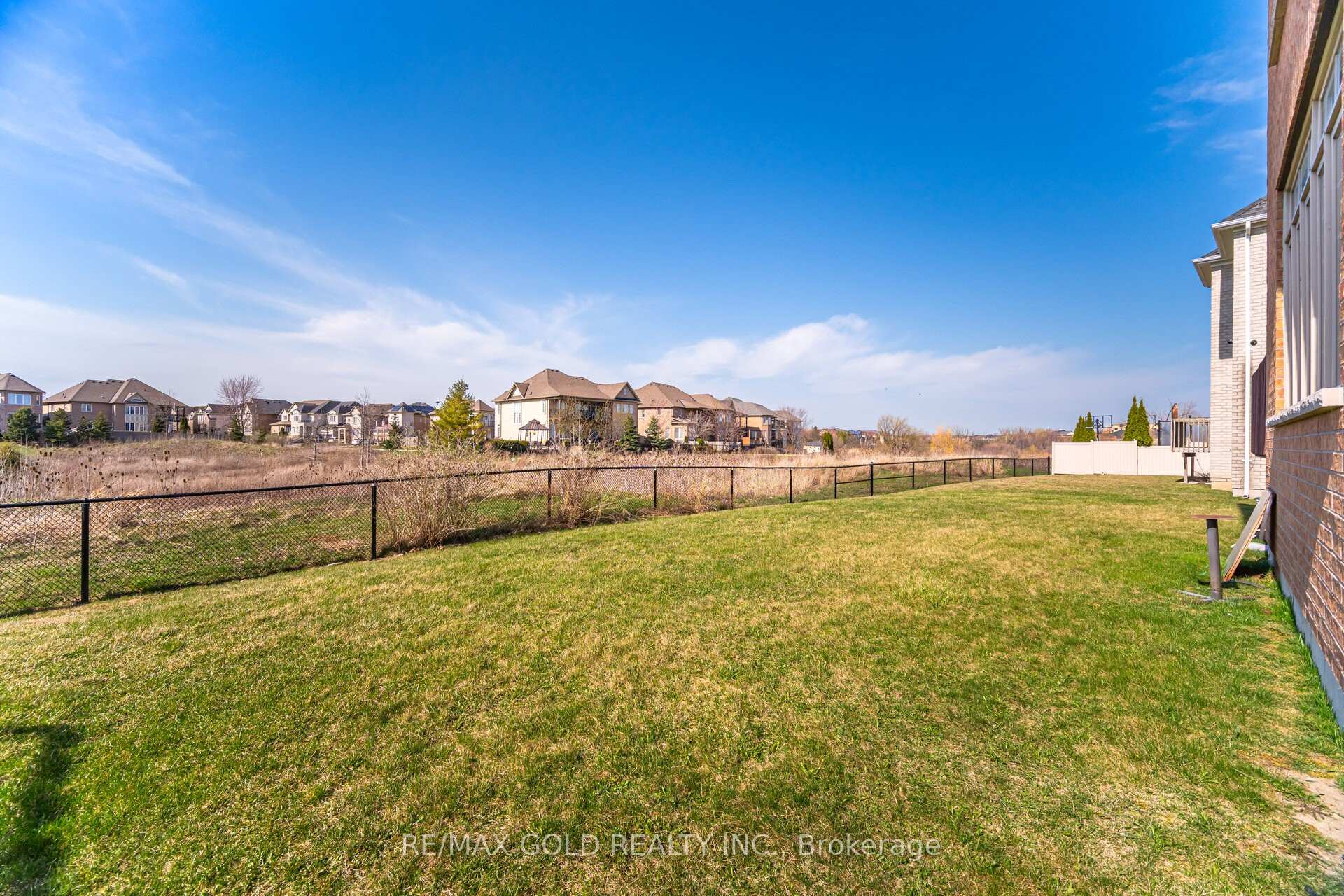 Photo 17 of 40 Vespahills Crescent, Brampton, Bram East — HOMEH