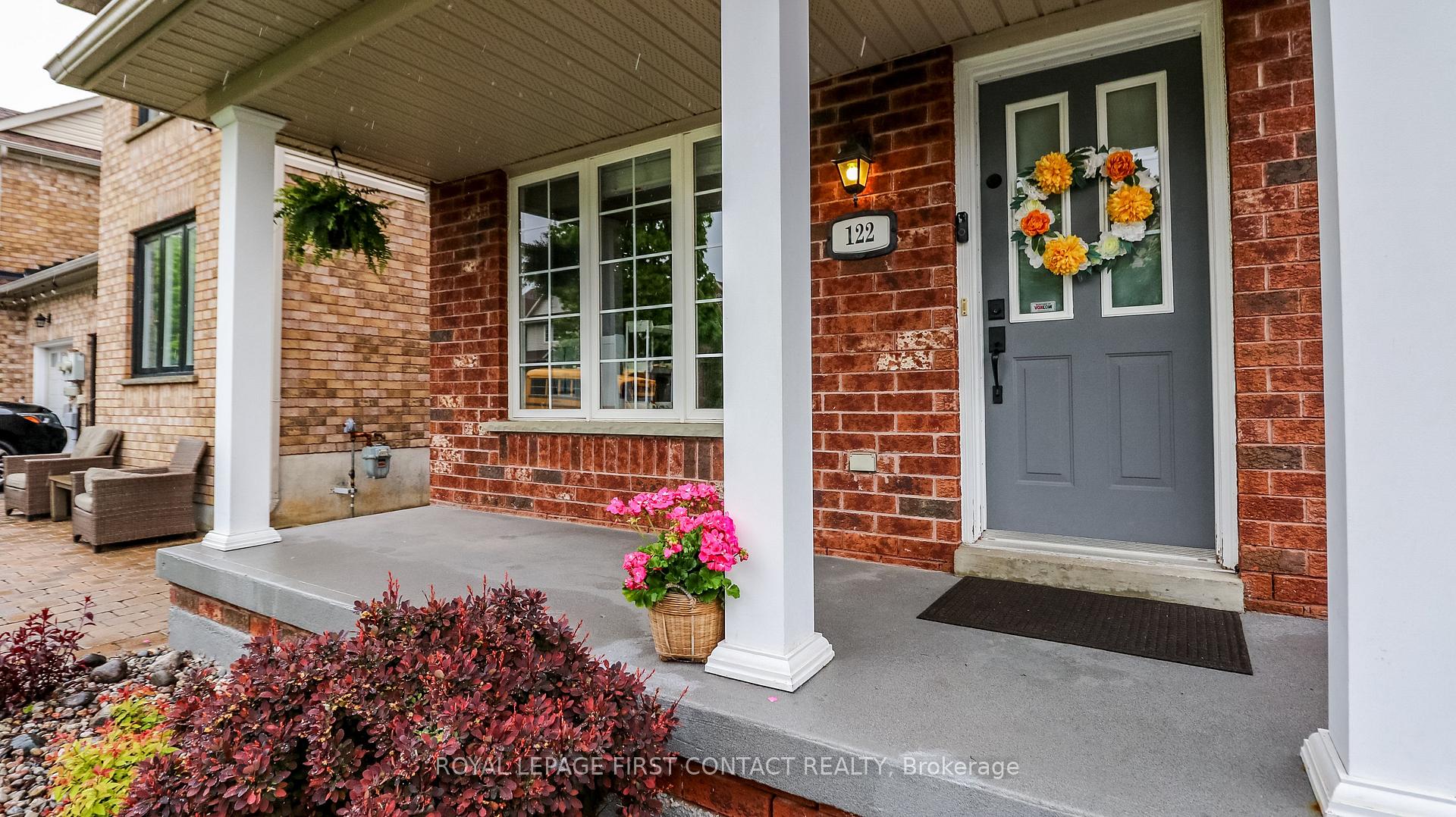 Photo 5 of 122 Thrushwood Drive, Barrie, 400 West — HOMEH