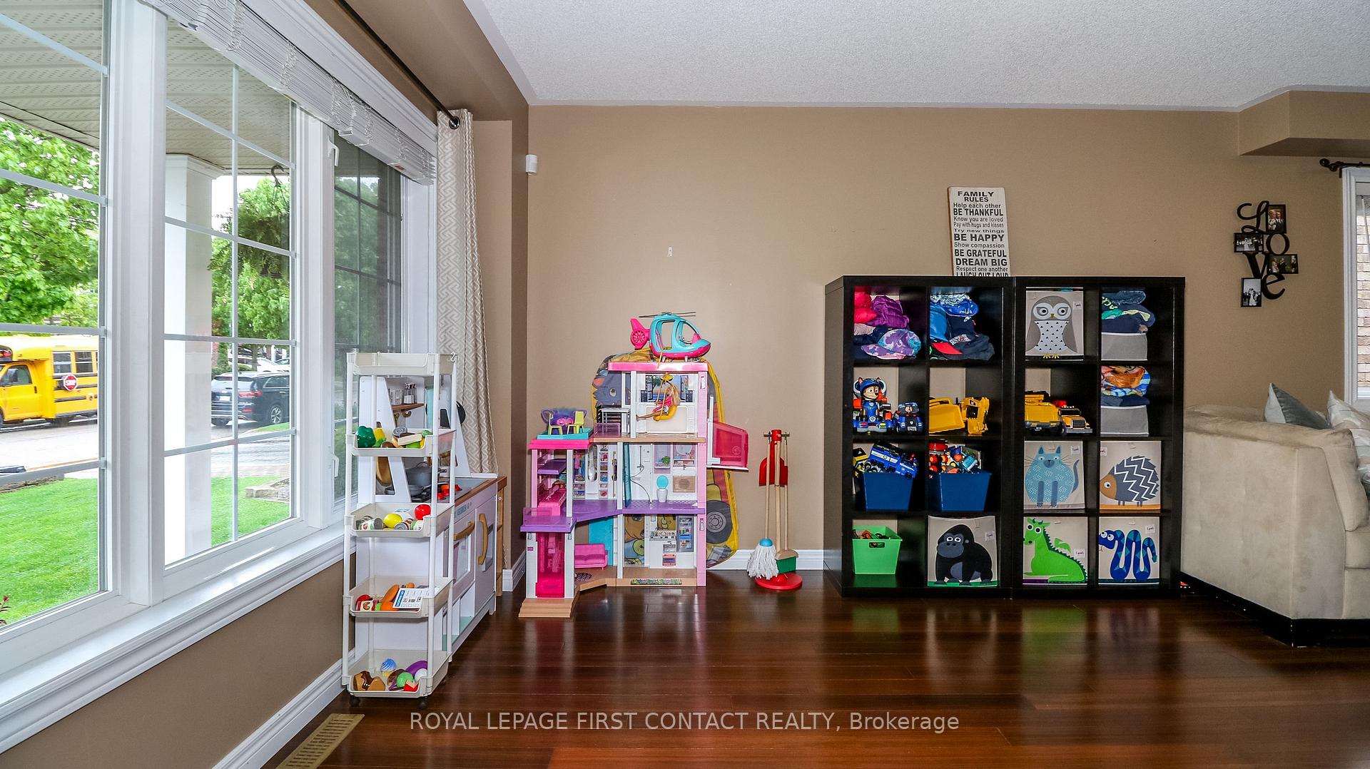 Photo 7 of 122 Thrushwood Drive, Barrie, 400 West — HOMEH