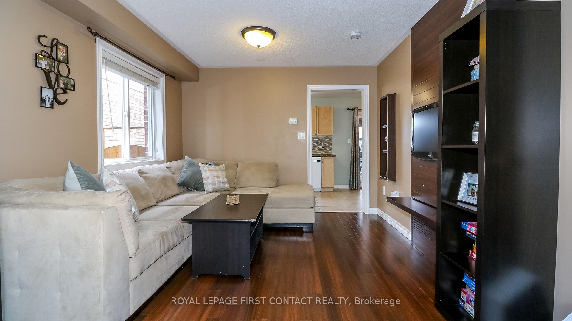 Photo 11 of 122 Thrushwood Drive, Barrie, 400 West — HOMEH