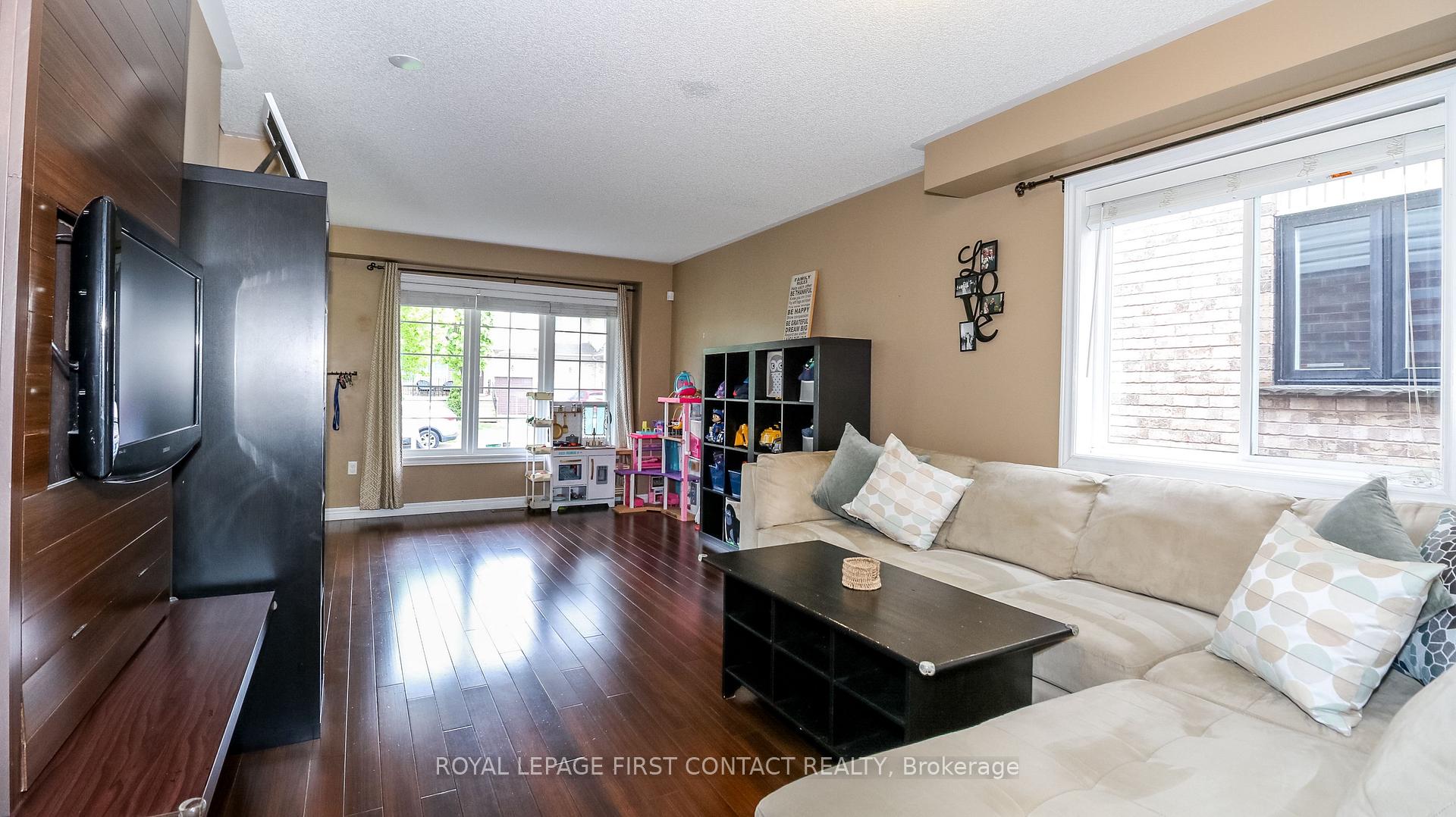 Photo 12 of 122 Thrushwood Drive, Barrie, 400 West — HOMEH