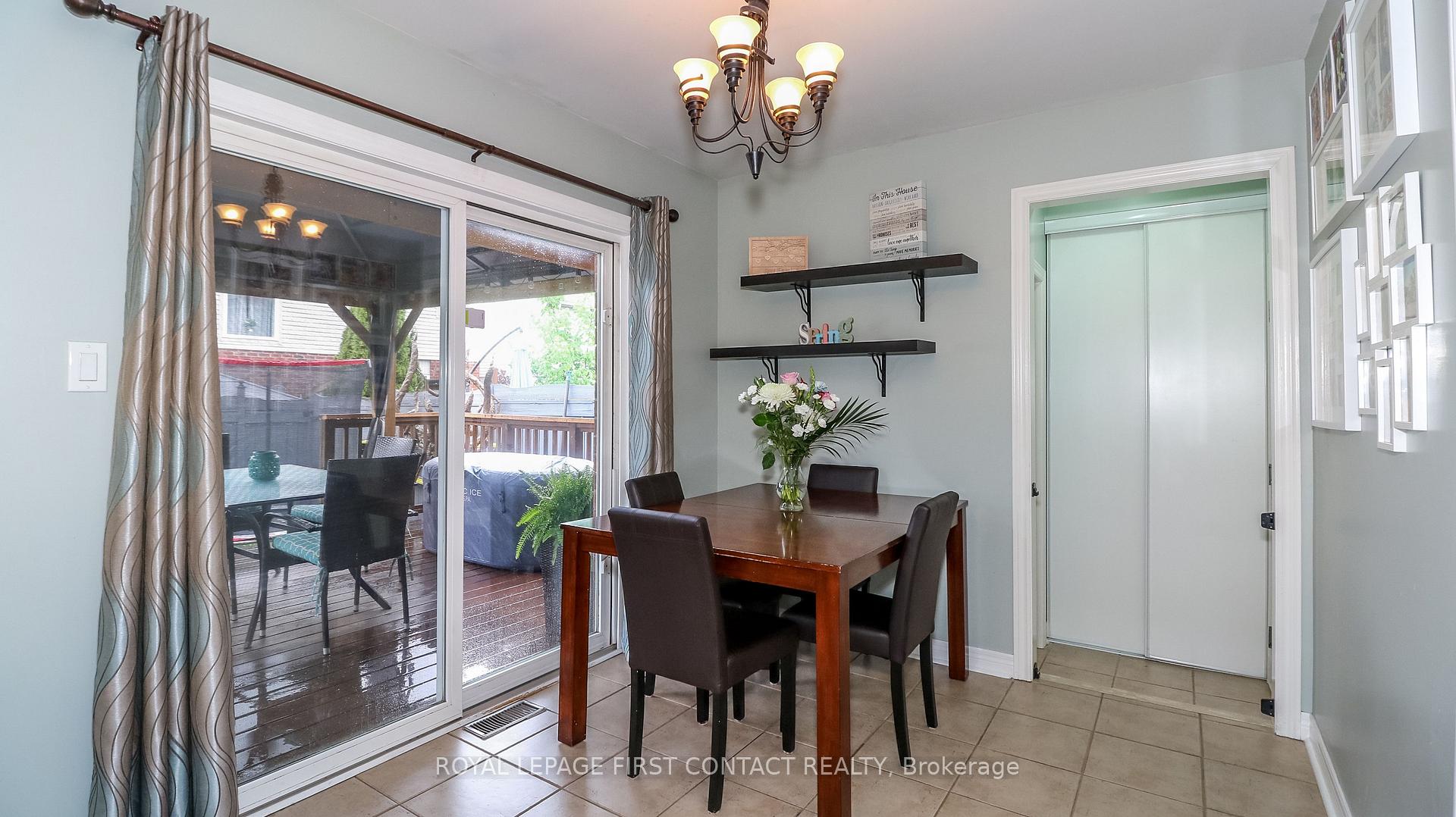 Photo 16 of 122 Thrushwood Drive, Barrie, 400 West — HOMEH