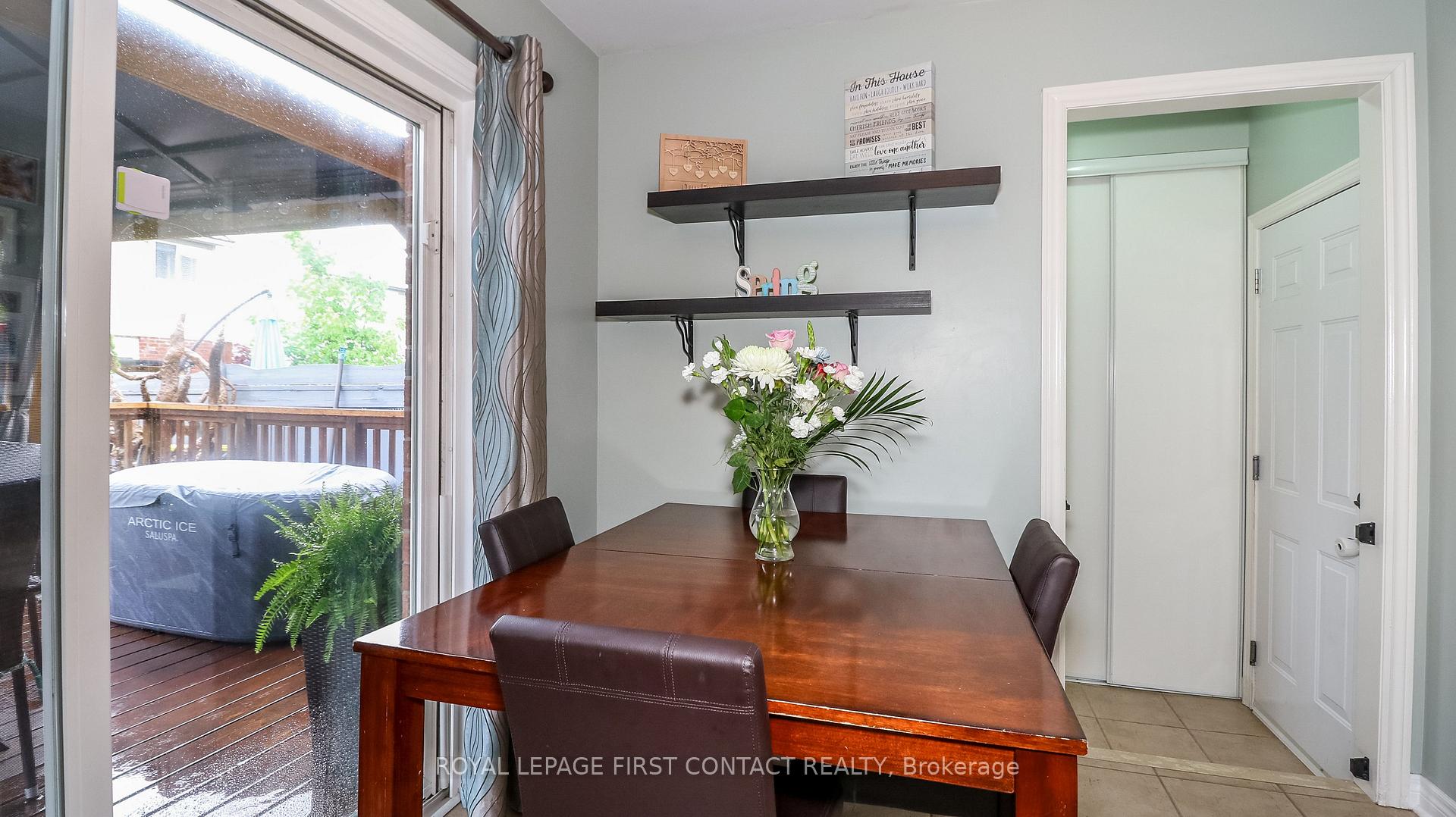 Photo 17 of 122 Thrushwood Drive, Barrie, 400 West — HOMEH