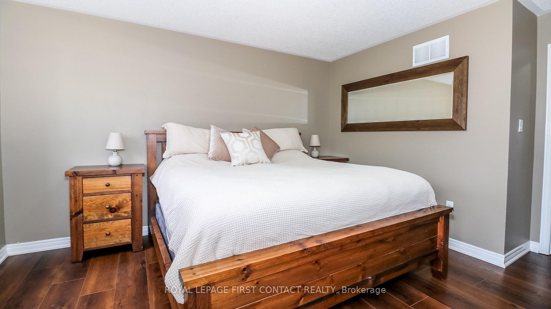 Photo 20 of 122 Thrushwood Drive, Barrie, 400 West — HOMEH