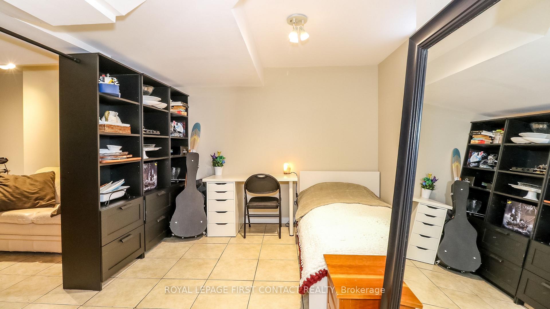 Photo 30 of 122 Thrushwood Drive, Barrie, 400 West — HOMEH