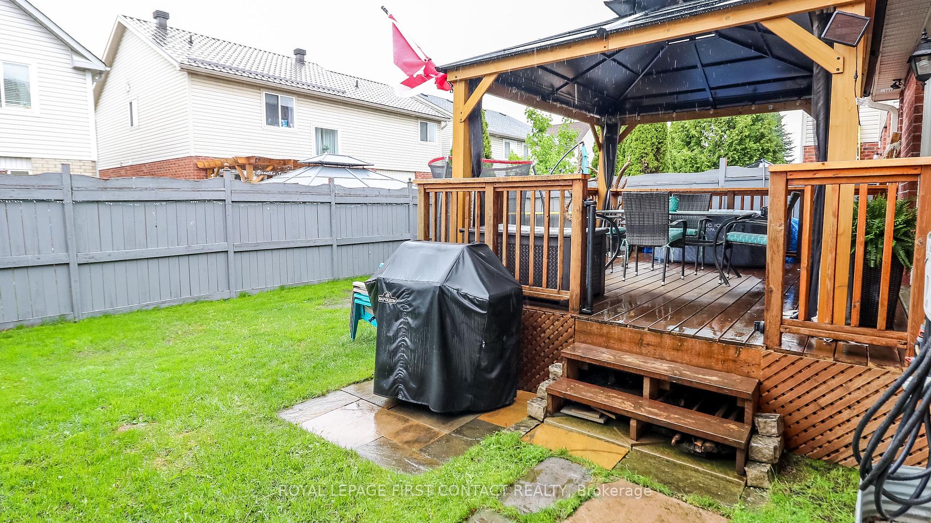 Photo 37 of 122 Thrushwood Drive, Barrie, 400 West — HOMEH