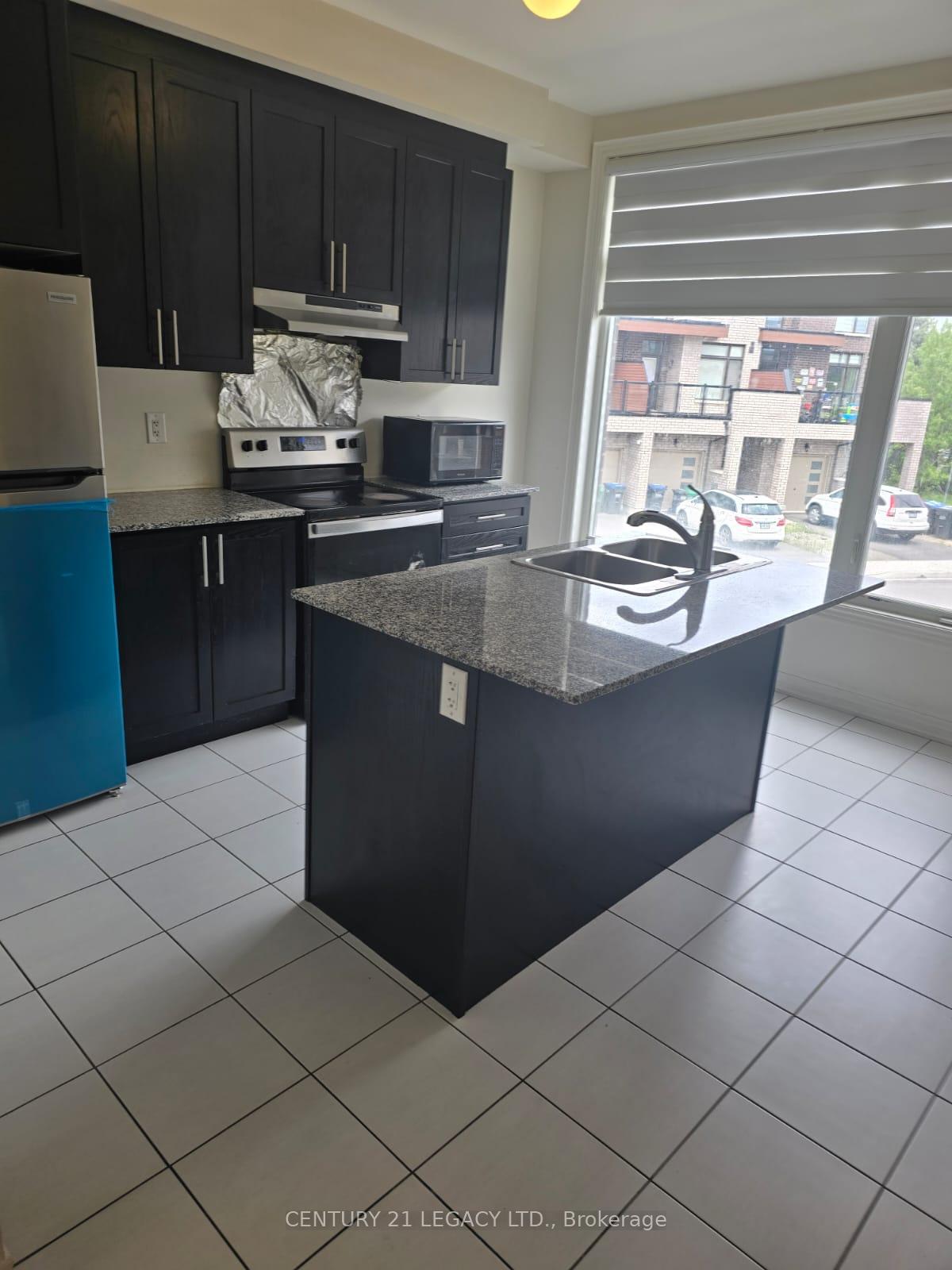Photo 6 of 4 Queenpost Drive, Brampton, Credit Valley — HOMEH
