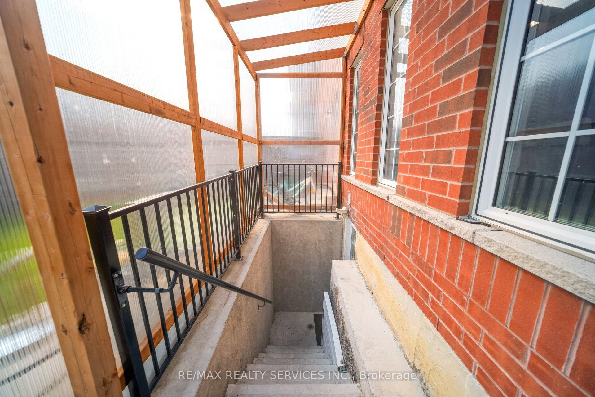 Photo 25 of 2 Iceberg Trail, Brampton, Sandringham-Wellington — HOMEH