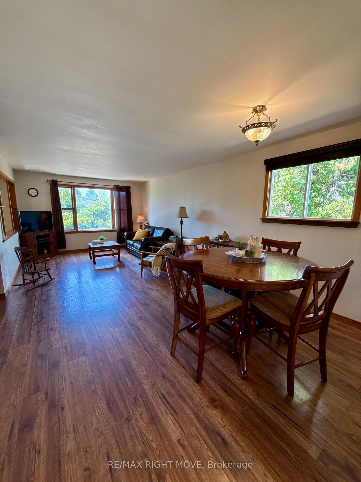 Photo 3 of 449 May Street, Brock, Beaverton — HOMEH