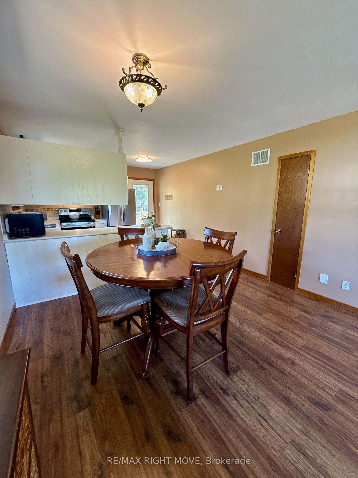 Photo 5 of 449 May Street, Brock, Beaverton — HOMEH