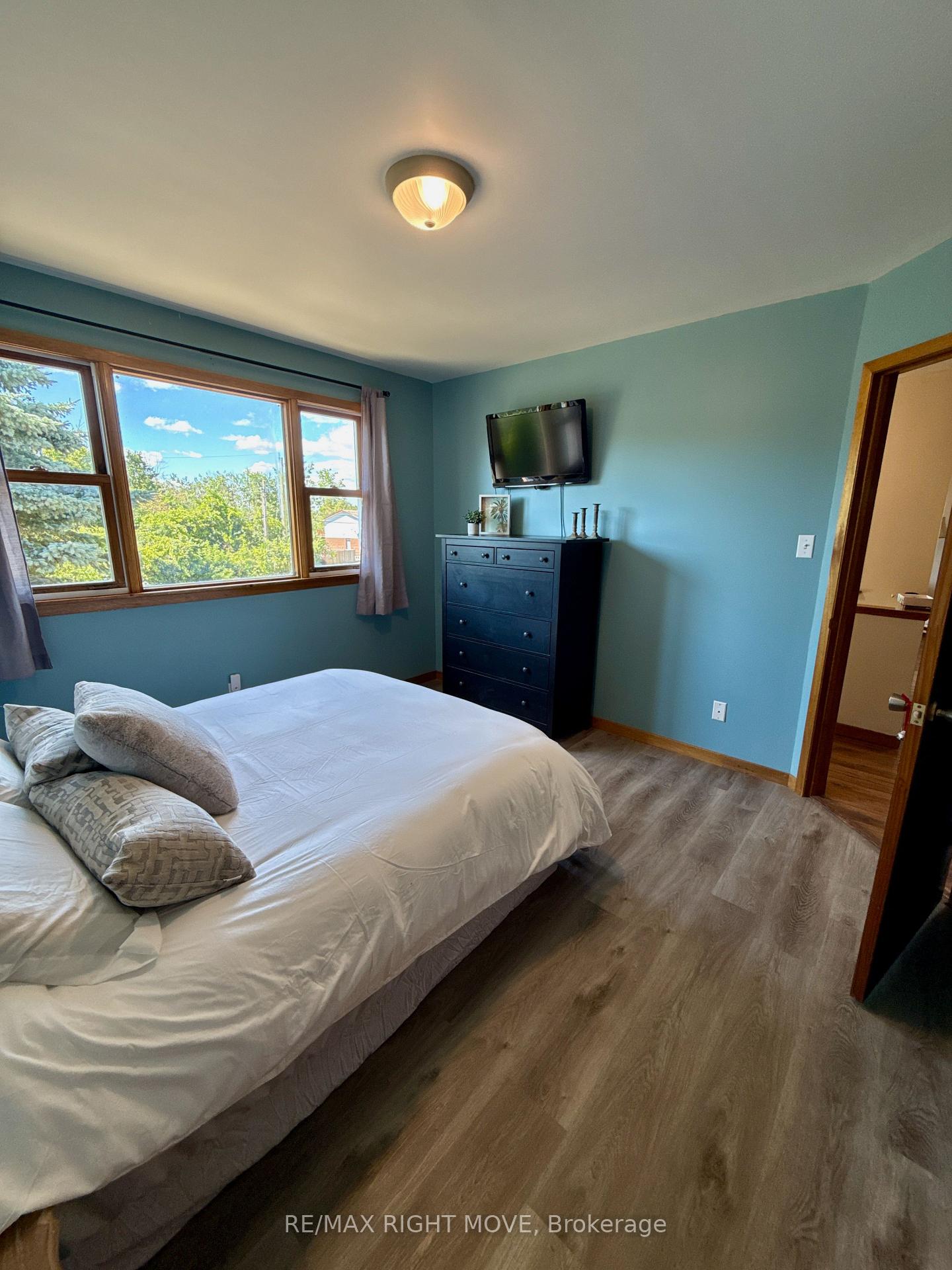 Photo 11 of 449 May Street, Brock, Beaverton — HOMEH