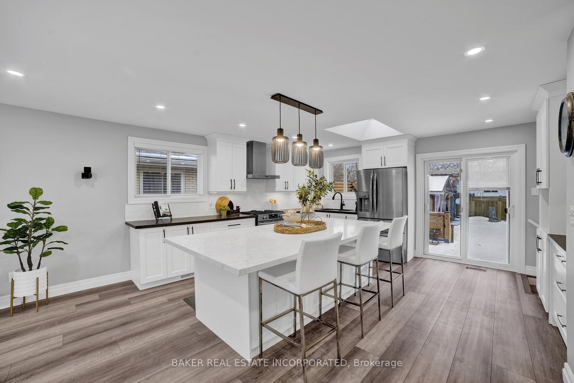 Photo 3 of 644 Mullin Way, Burlington, Appleby — HOMEH