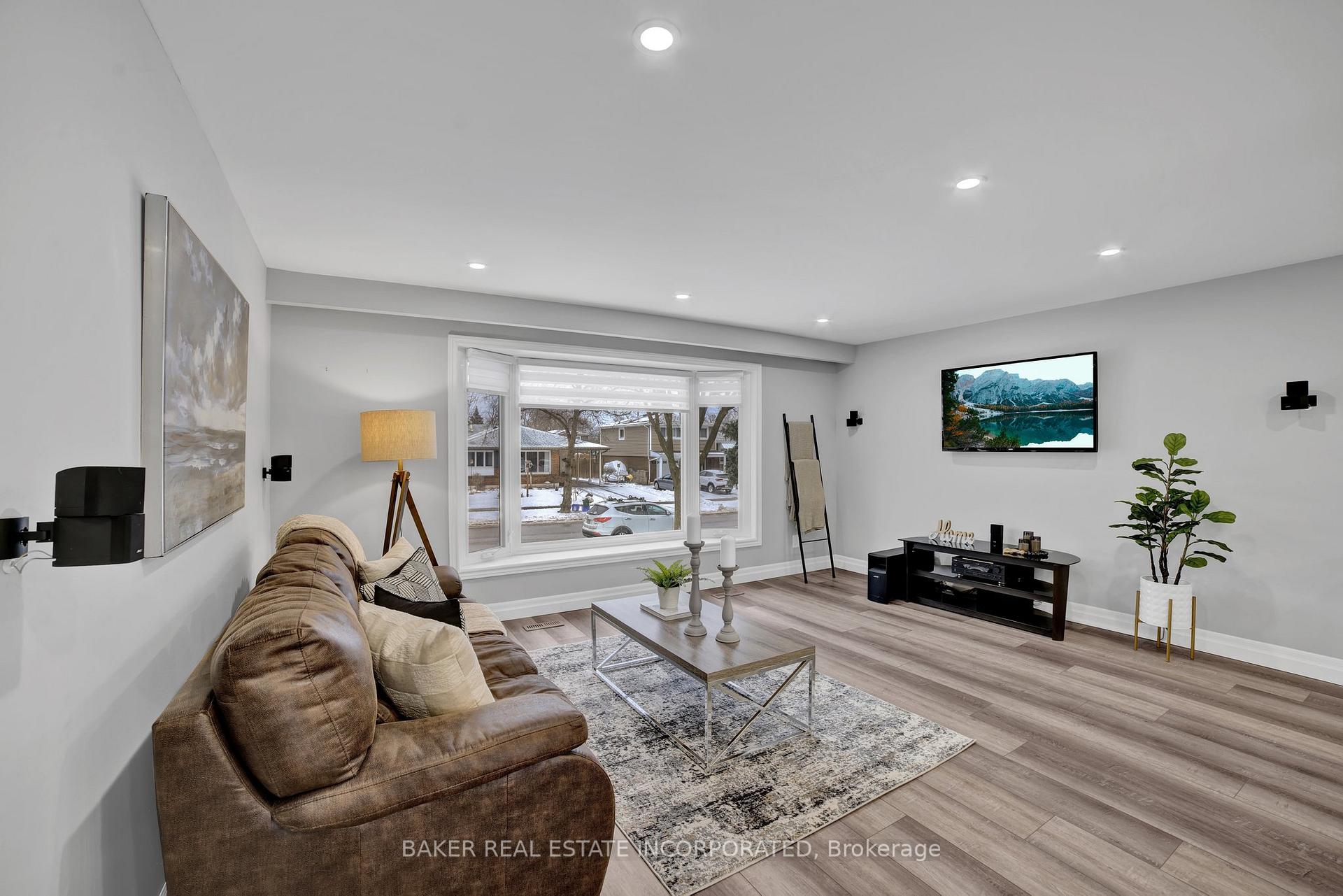 Photo 5 of 644 Mullin Way, Burlington, Appleby — HOMEH