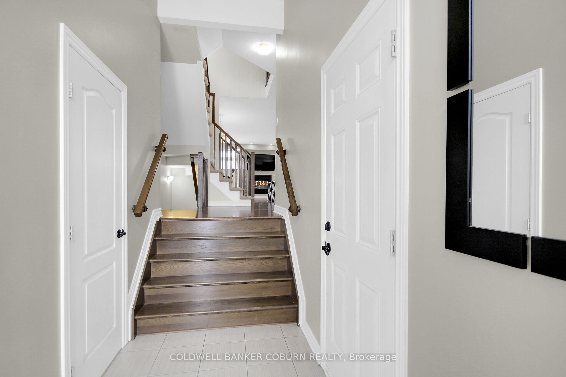 Photo 2 of 204 Broxburn Crescent, Ottawa, Barrhaven - Heritage Park — HOMEH