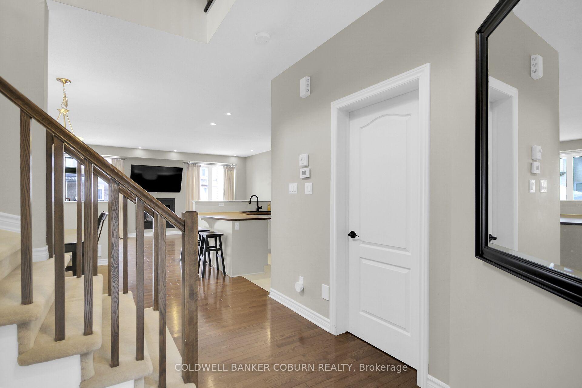 Photo 3 of 204 Broxburn Crescent, Ottawa, Barrhaven - Heritage Park — HOMEH