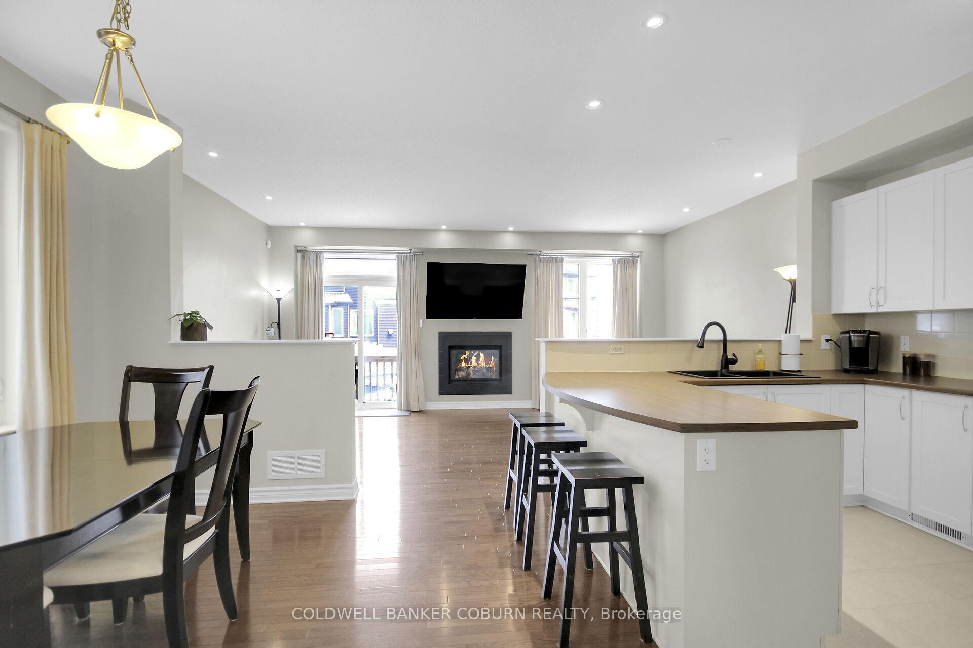 Photo 5 of 204 Broxburn Crescent, Ottawa, Barrhaven - Heritage Park — HOMEH