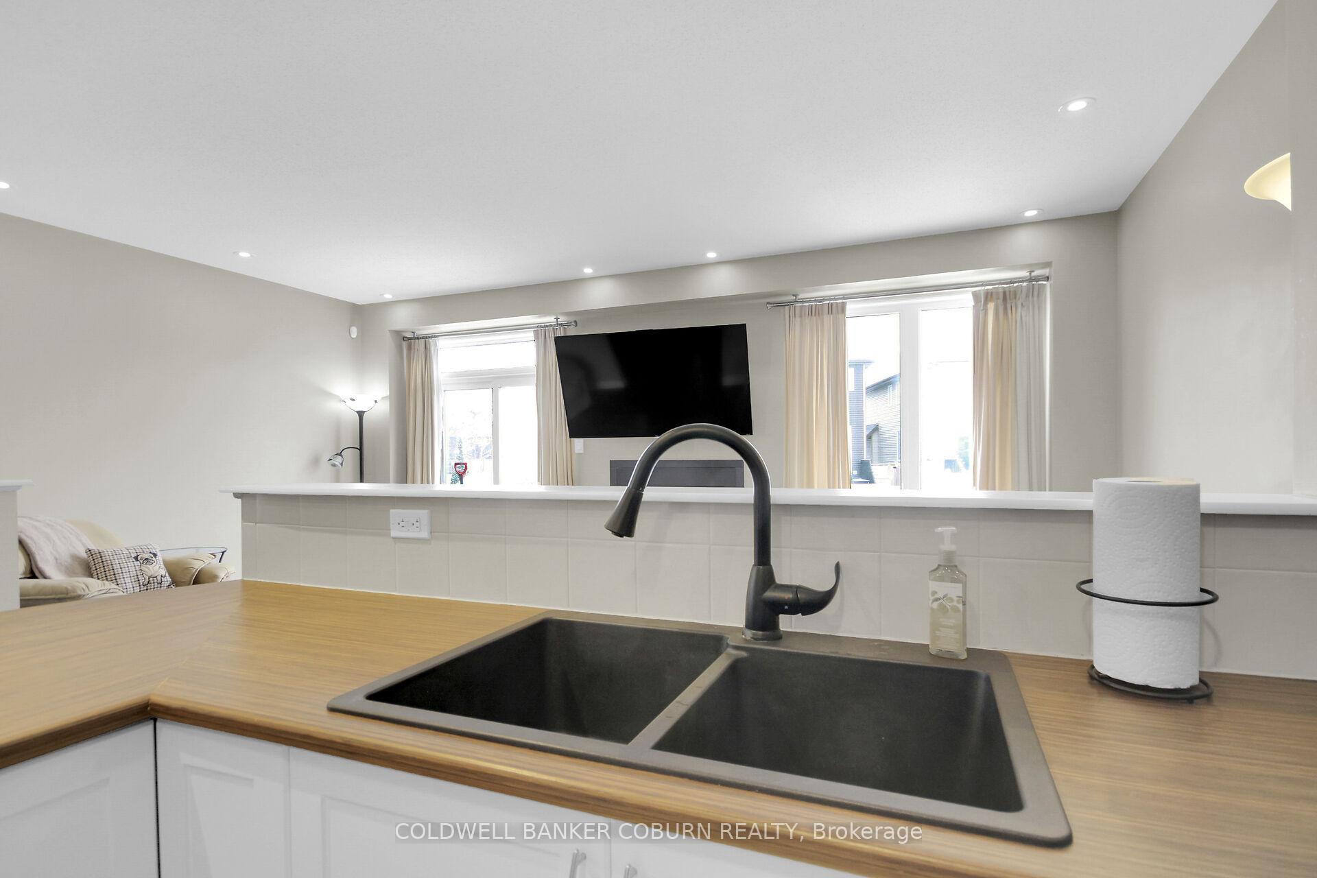 Photo 11 of 204 Broxburn Crescent, Ottawa, Barrhaven - Heritage Park — HOMEH