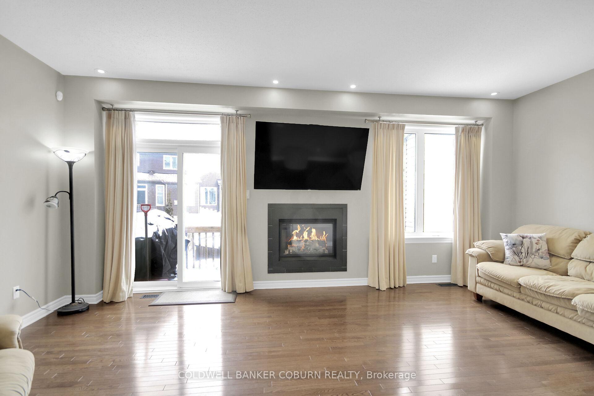 Photo 20 of 204 Broxburn Crescent, Ottawa, Barrhaven - Heritage Park — HOMEH