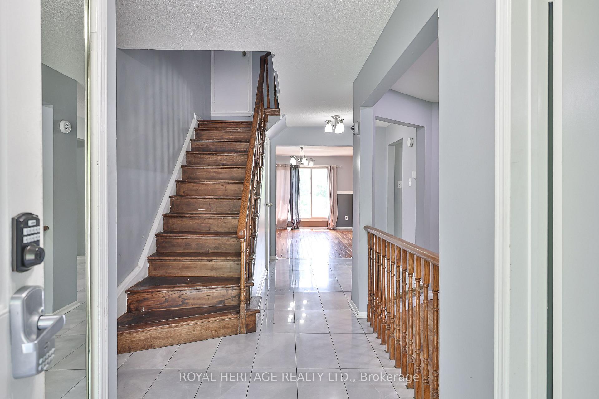 Photo 3 of 28 Nanport Street, Brampton, Westgate — HOMEH