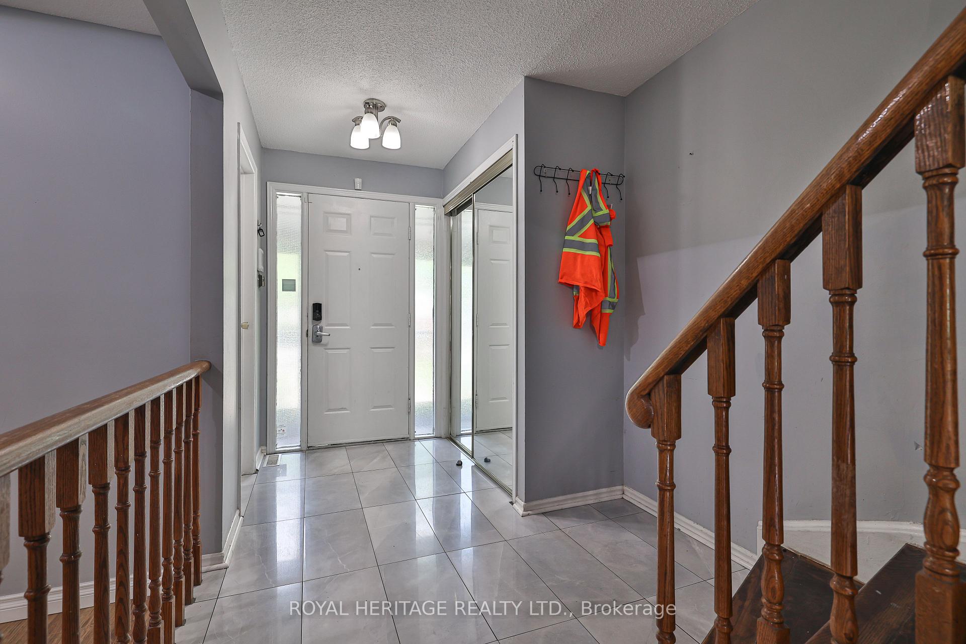 Photo 2 of 28 Nanport Street, Brampton, Westgate — HOMEH