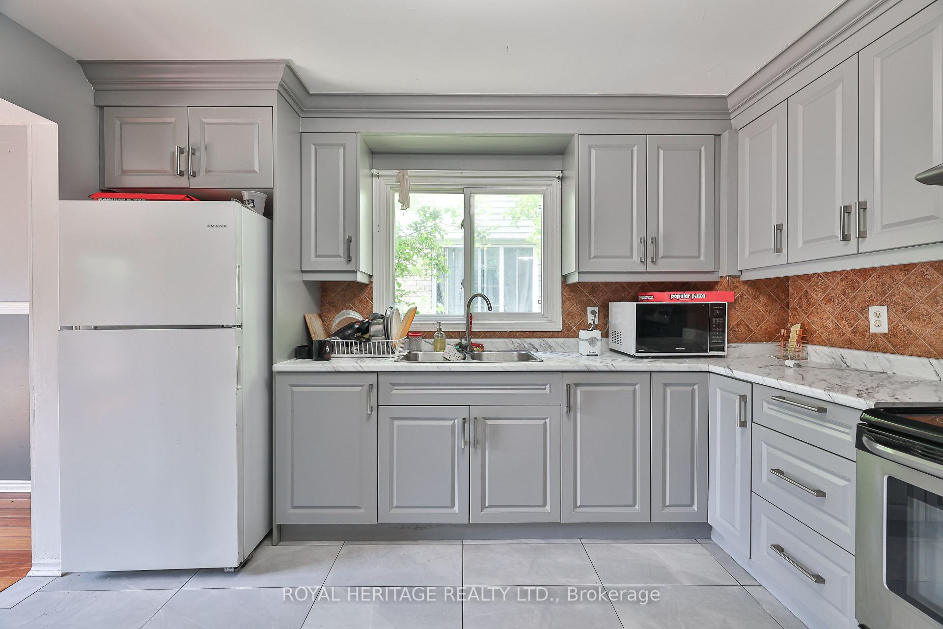 Photo 5 of 28 Nanport Street, Brampton, Westgate — HOMEH