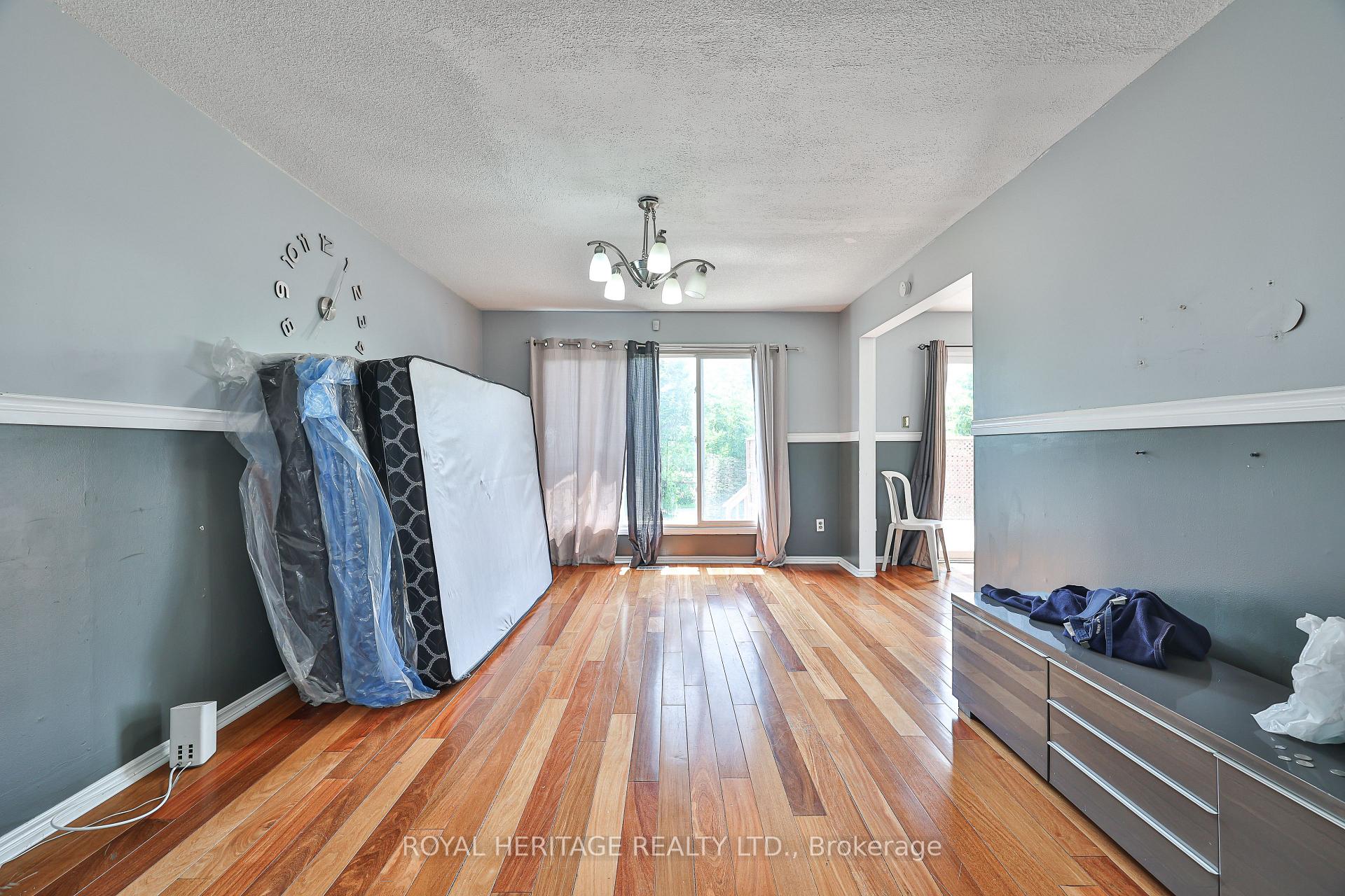 Photo 6 of 28 Nanport Street, Brampton, Westgate — HOMEH