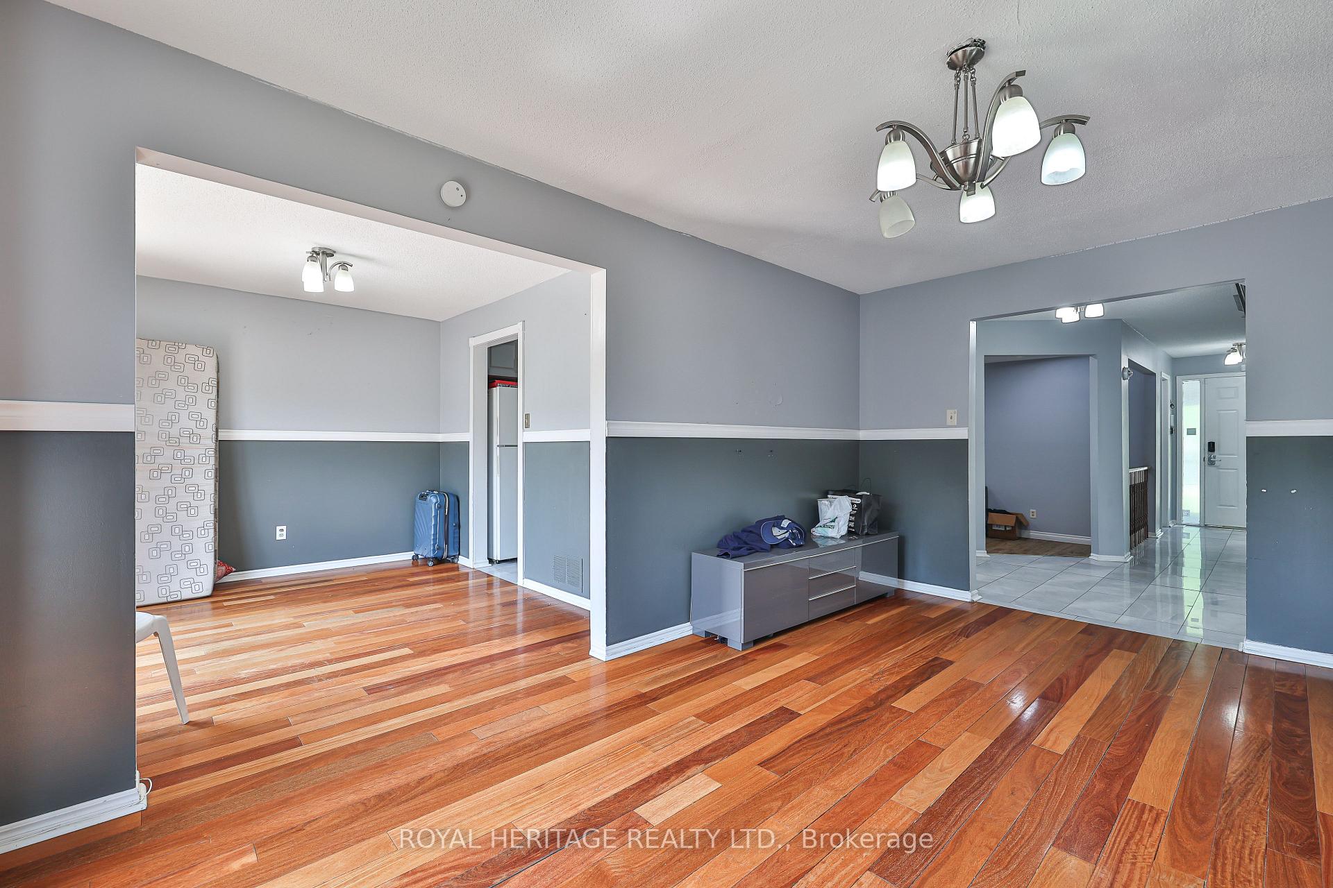 Photo 9 of 28 Nanport Street, Brampton, Westgate — HOMEH