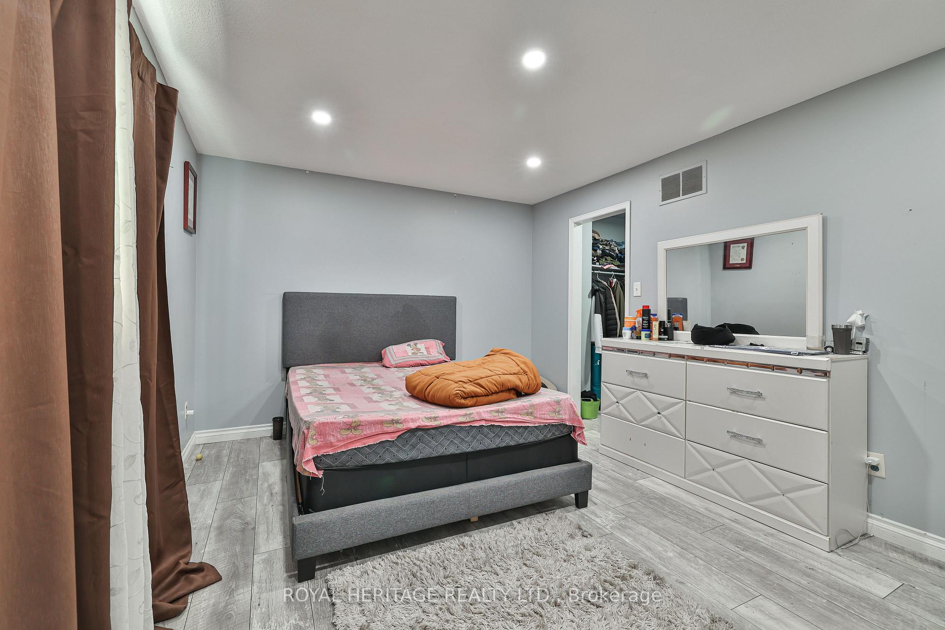Photo 16 of 28 Nanport Street, Brampton, Westgate — HOMEH