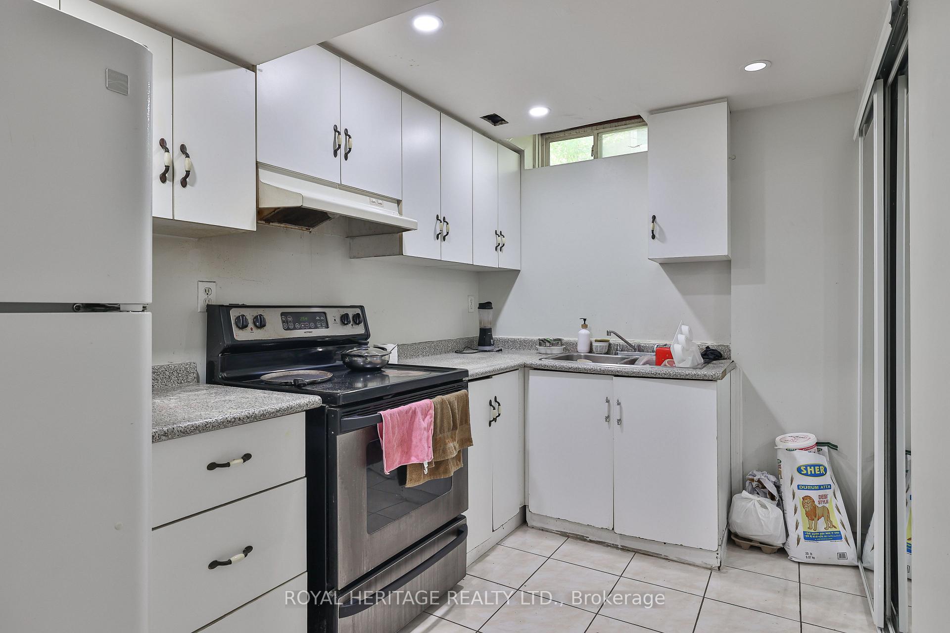 Photo 18 of 28 Nanport Street, Brampton, Westgate — HOMEH