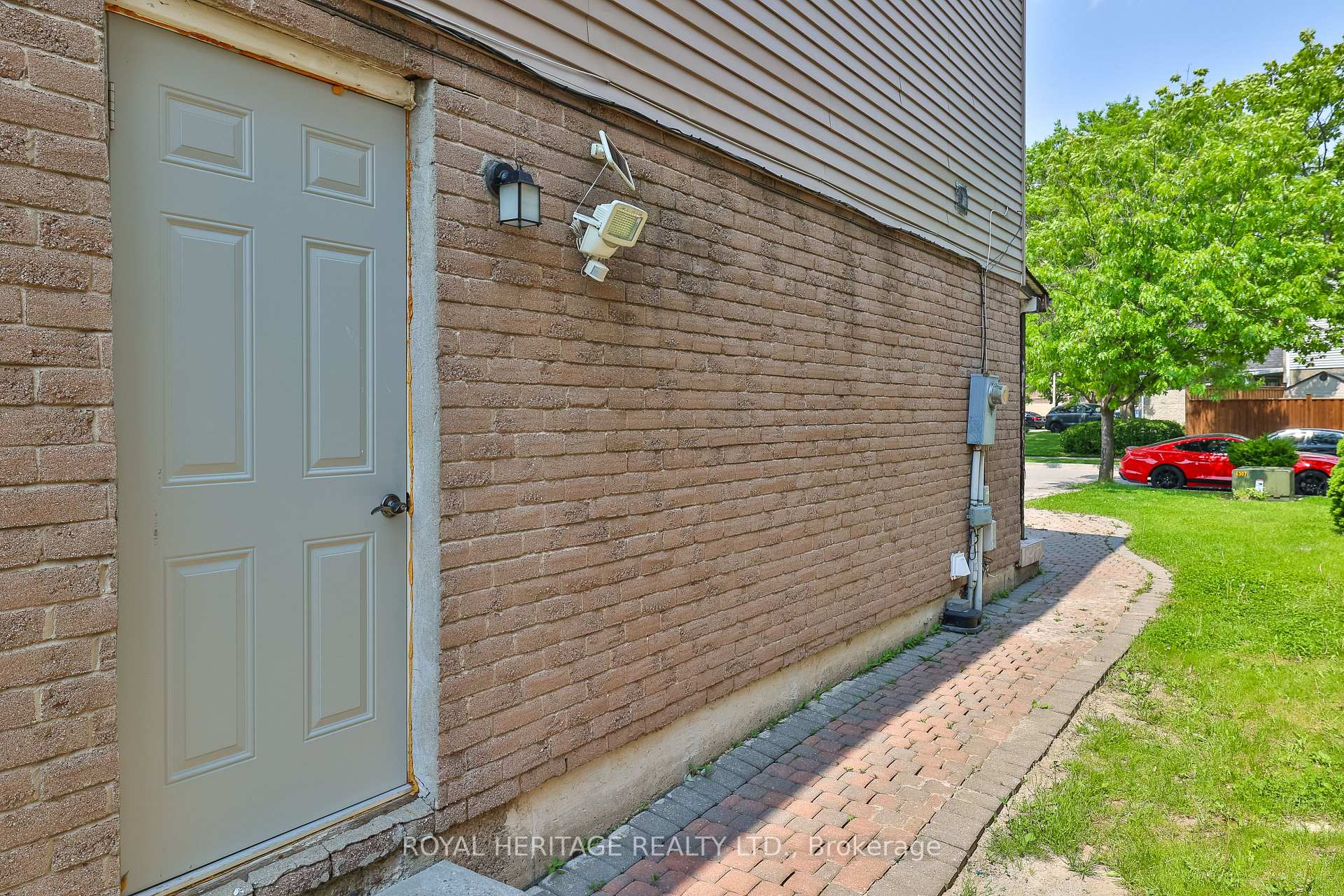 Photo 19 of 28 Nanport Street, Brampton, Westgate — HOMEH