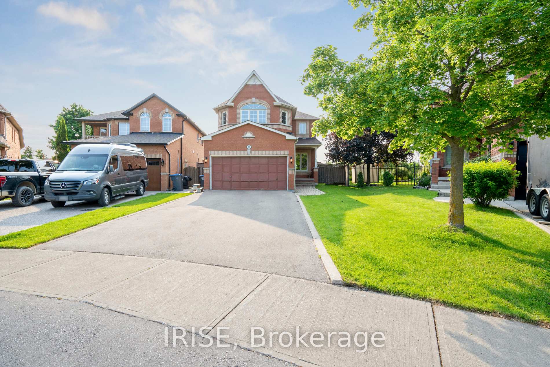 Photo 2 of 40 Baccarat Crescent, Brampton, Snelgrove — HOMEH