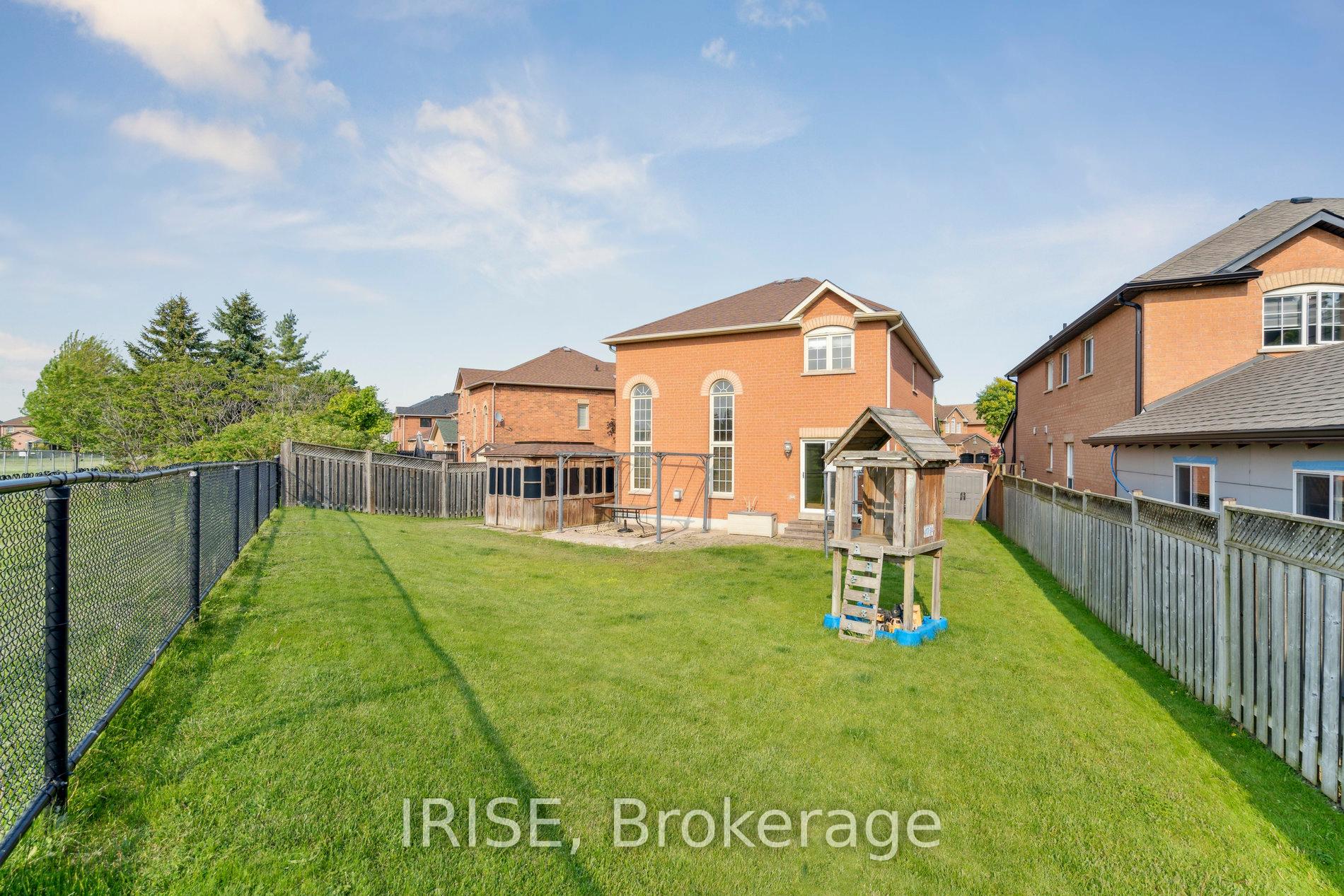 Photo 10 of 40 Baccarat Crescent, Brampton, Snelgrove — HOMEH
