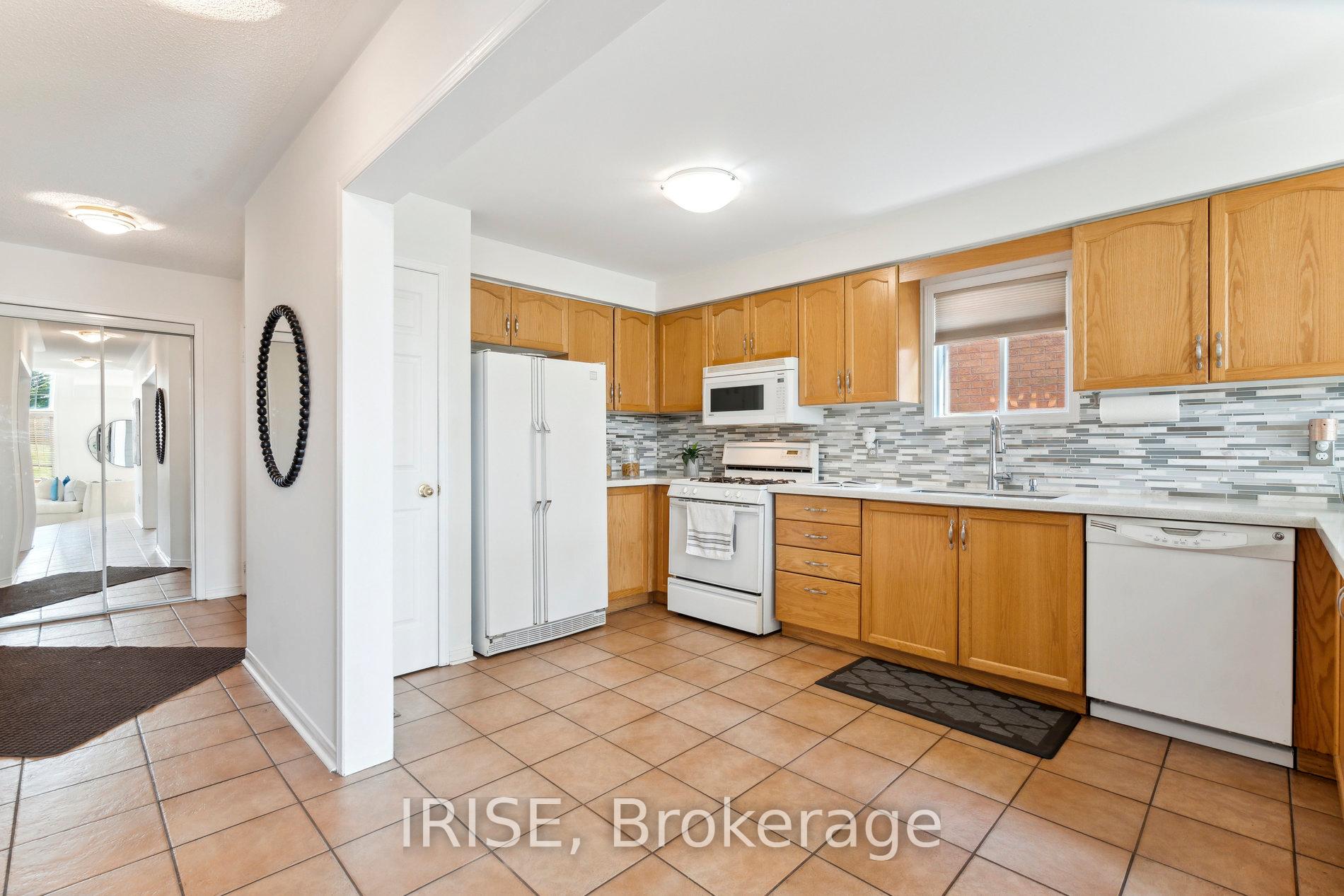 Photo 33 of 40 Baccarat Crescent, Brampton, Snelgrove — HOMEH