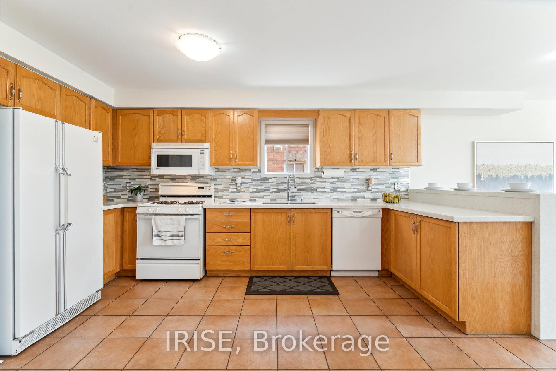 Photo 7 of 40 Baccarat Crescent, Brampton, Snelgrove — HOMEH