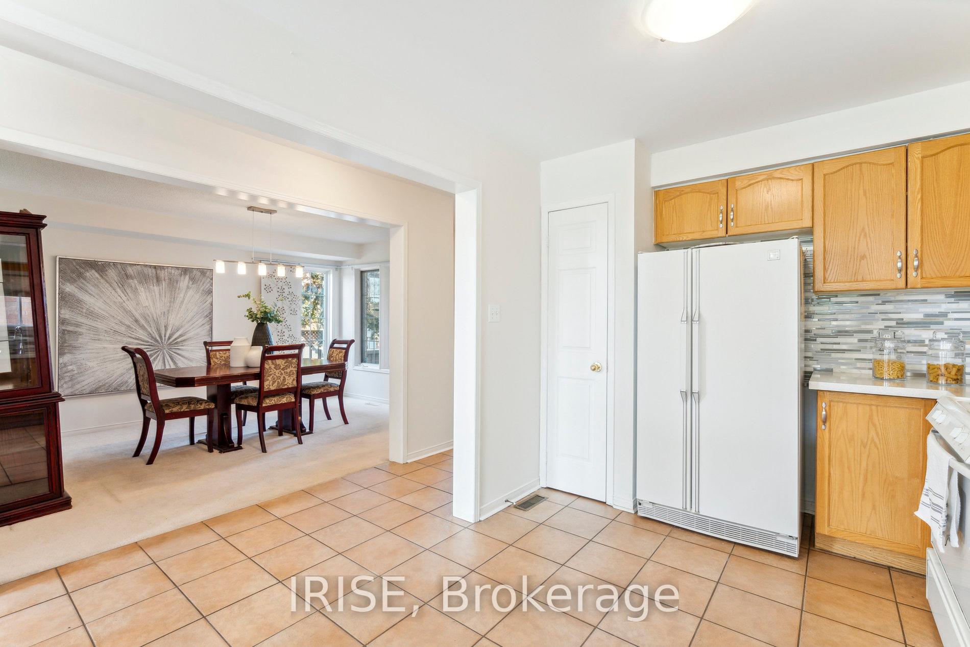 Photo 8 of 40 Baccarat Crescent, Brampton, Snelgrove — HOMEH