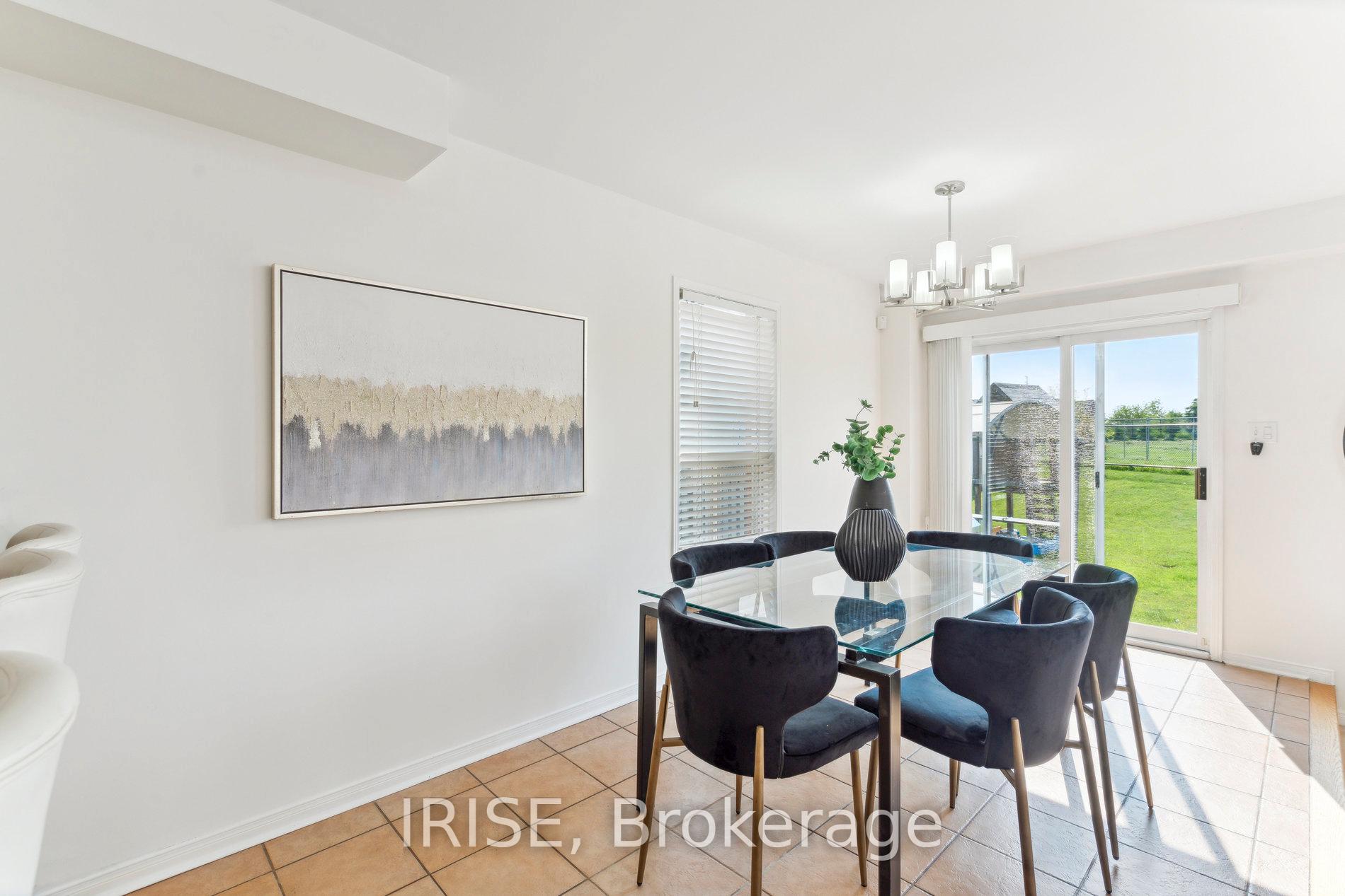 Photo 3 of 40 Baccarat Crescent, Brampton, Snelgrove — HOMEH