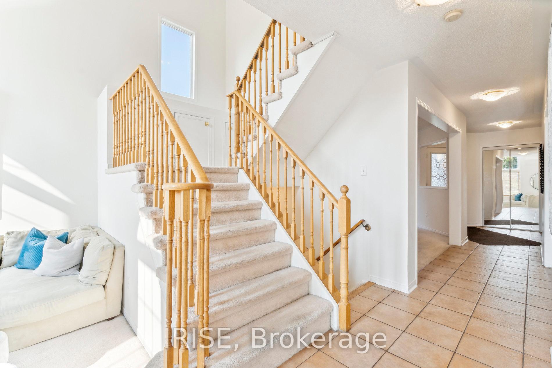 Photo 6 of 40 Baccarat Crescent, Brampton, Snelgrove — HOMEH