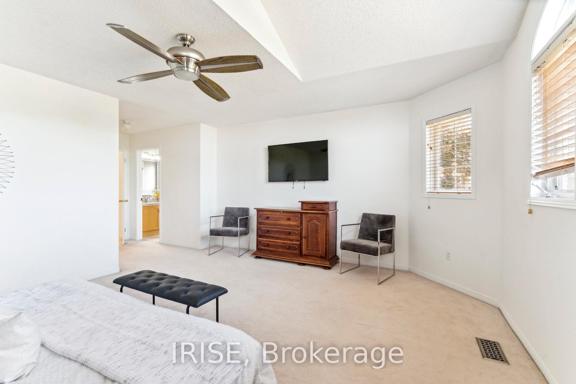 Photo 14 of 40 Baccarat Crescent, Brampton, Snelgrove — HOMEH