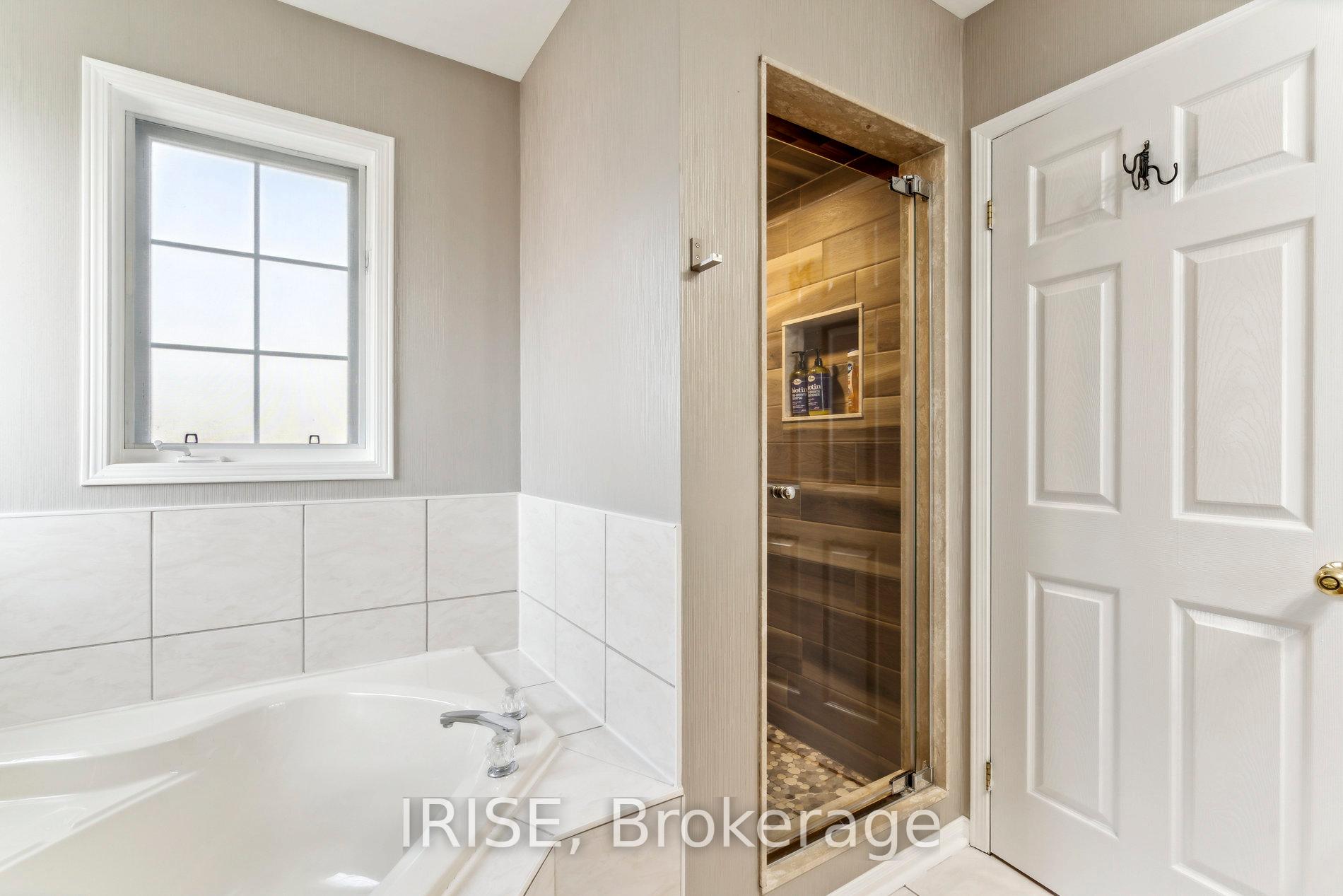 Photo 18 of 40 Baccarat Crescent, Brampton, Snelgrove — HOMEH