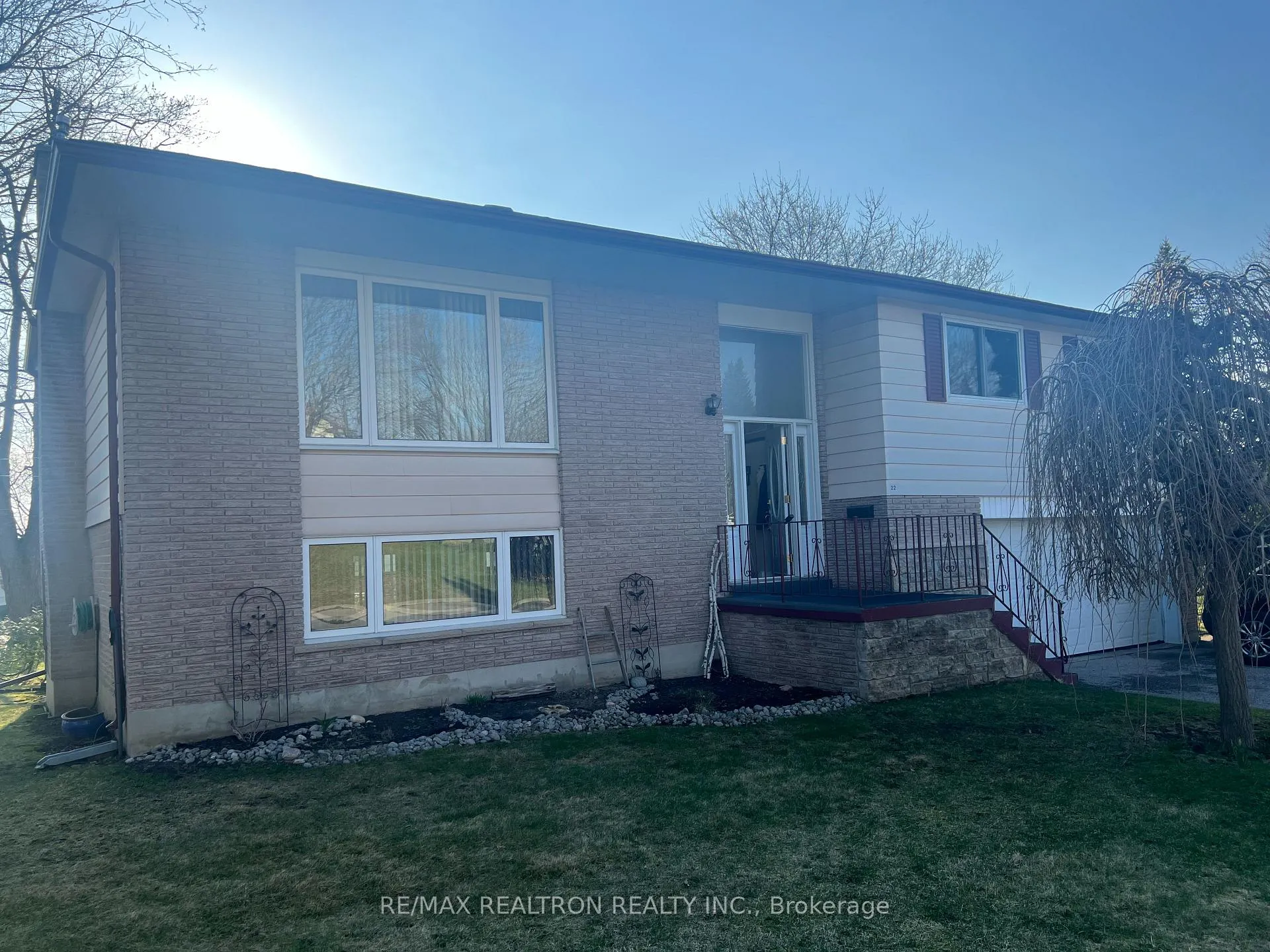 Photo 1 of 22 Jane Crescent, Barrie, Allandale Heights — HOMEH