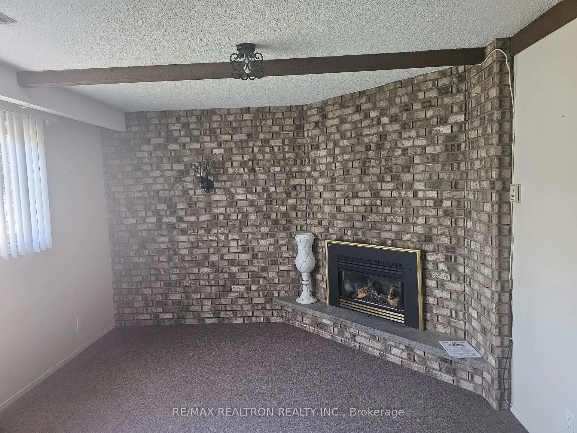 Photo 4 of 22 Jane Crescent, Barrie, Allandale Heights — HOMEH